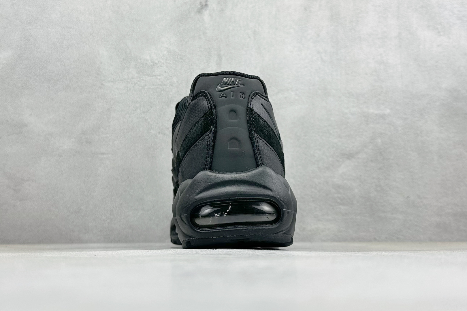 Nike Air Max 95 复古减震气垫跑鞋 CI3705-001 Nike Air Max 95 复古减震气垫跑鞋 CI3705-001