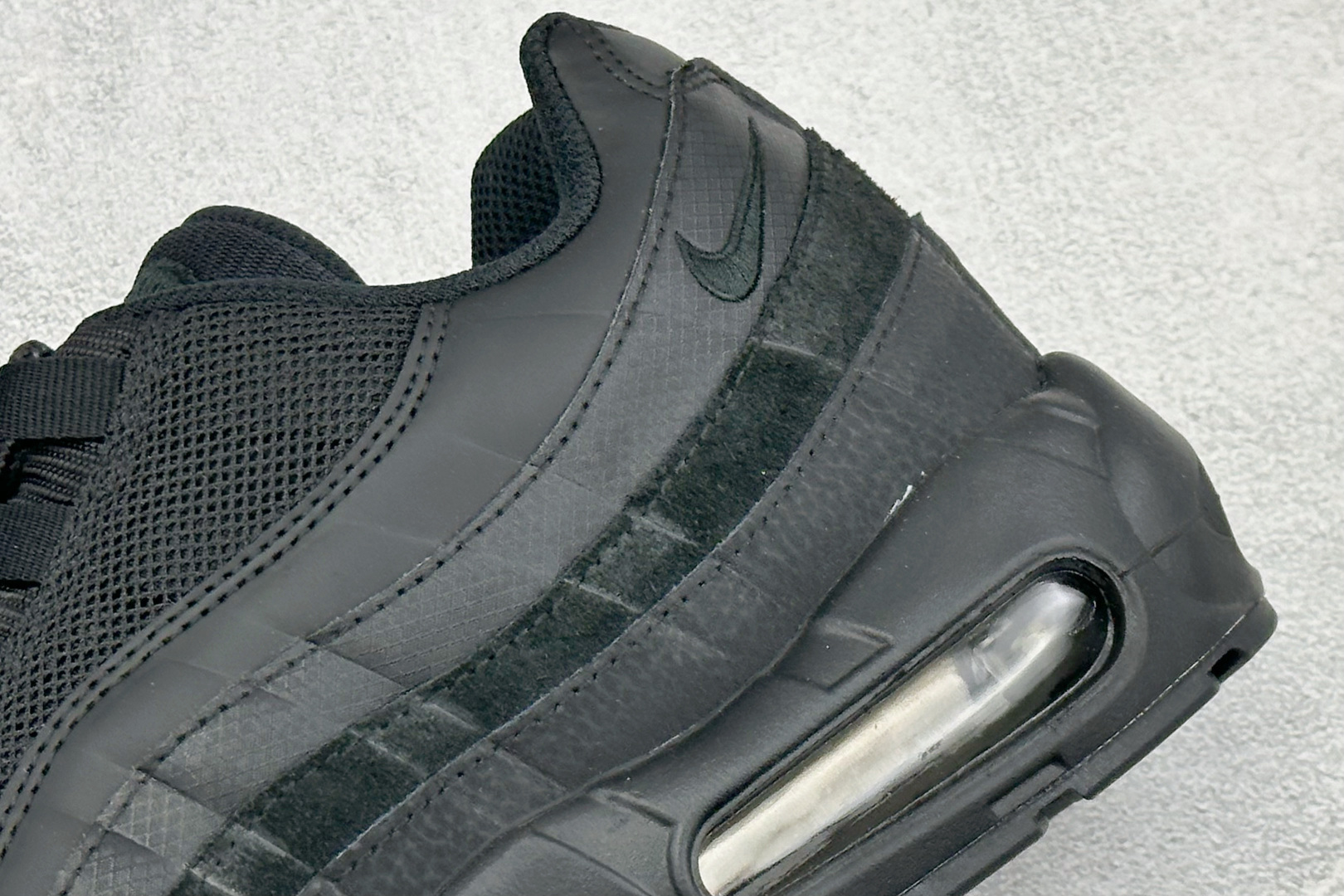 Nike Air Max 95 复古减震气垫跑鞋 CI3705-001 Nike Air Max 95 复古减震气垫跑鞋 CI3705-001