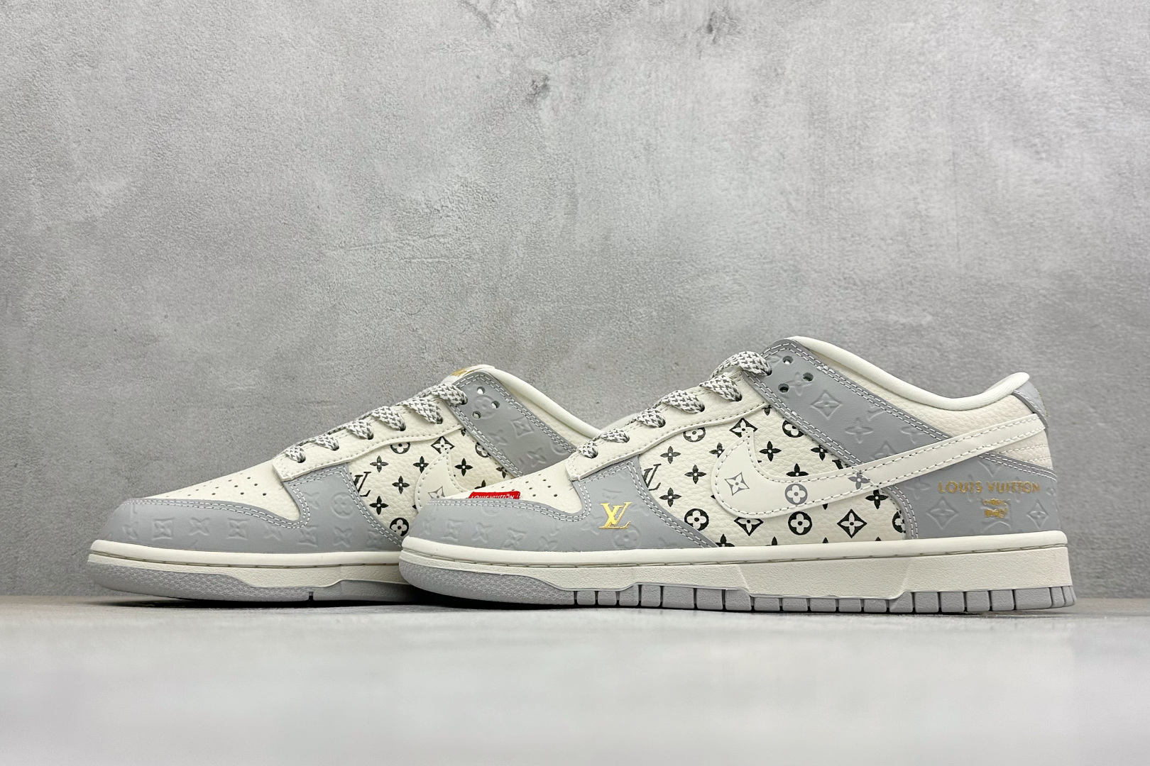 灰调老花 潮酷出圈SB DUNK LOW 经典低帮版型融合LV老花元素 灰白撞色 MN1688-107 灰调老花 潮酷出圈SB DUNK LOW 经典低帮版型融合LV老花元素 灰白撞色 MN1688-107