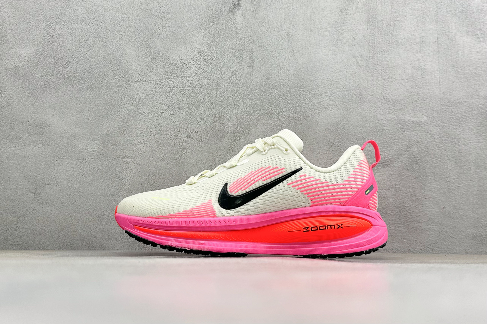 福利特价 Nike VOMERO 18 耐克 舒适减震防滑 低帮跑步鞋全掌ReactX泡绵中底 前掌和后