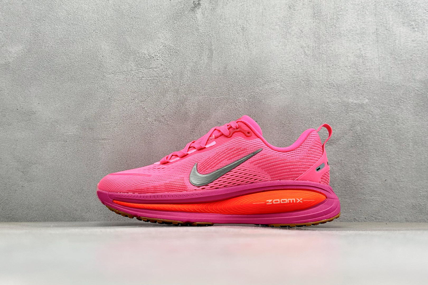 福利特价 Nike VOMERO 18 耐克 舒适减震防滑 低帮跑步鞋全掌ReactX泡绵中底 前掌和后