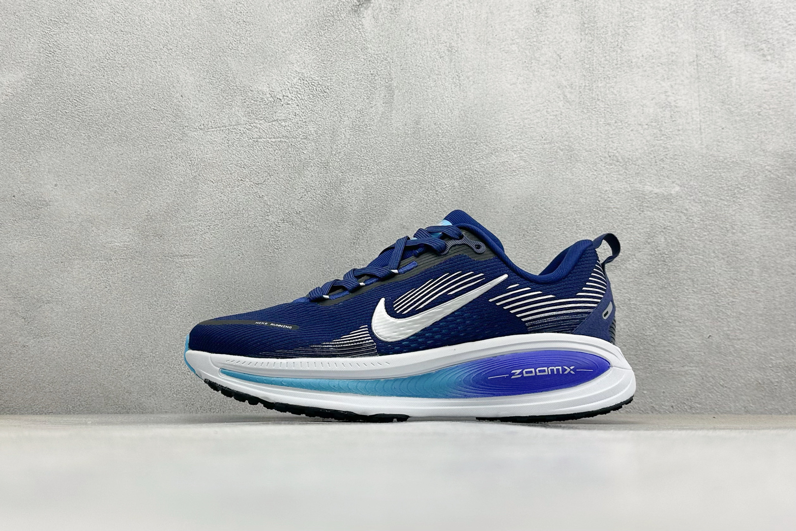 福利特价 Nike VOMERO 18 耐克 舒适减震防滑 低帮跑步鞋全掌ReactX泡绵中底 前掌和后