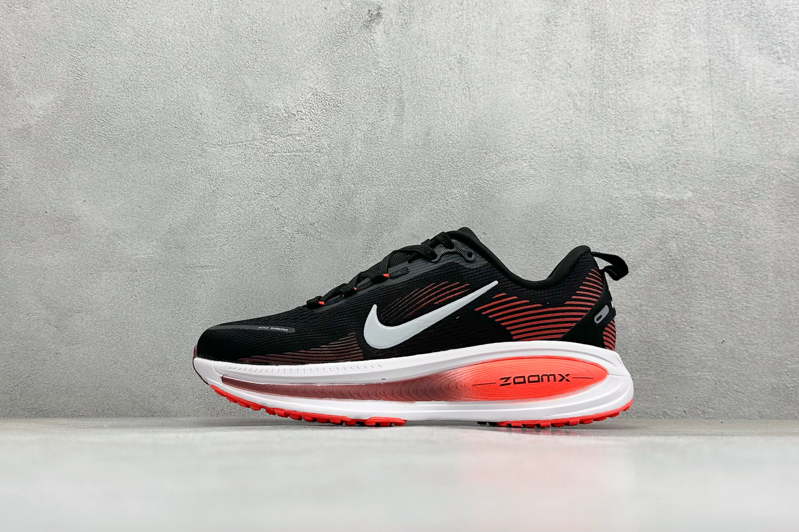 福利特价 Nike VOMERO 18 耐克 舒适减震防滑 低帮跑步鞋全掌ReactX泡绵中底 前掌和后