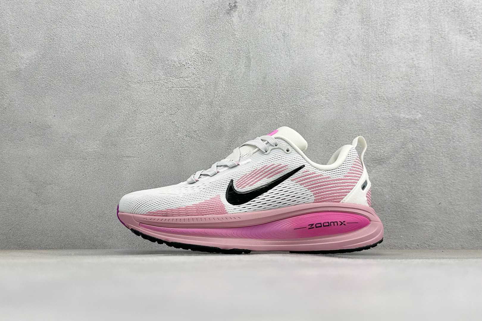 福利特价 Nike VOMERO 18 耐克 舒适减震防滑 低帮跑步鞋全掌ReactX泡绵中底 前掌和后