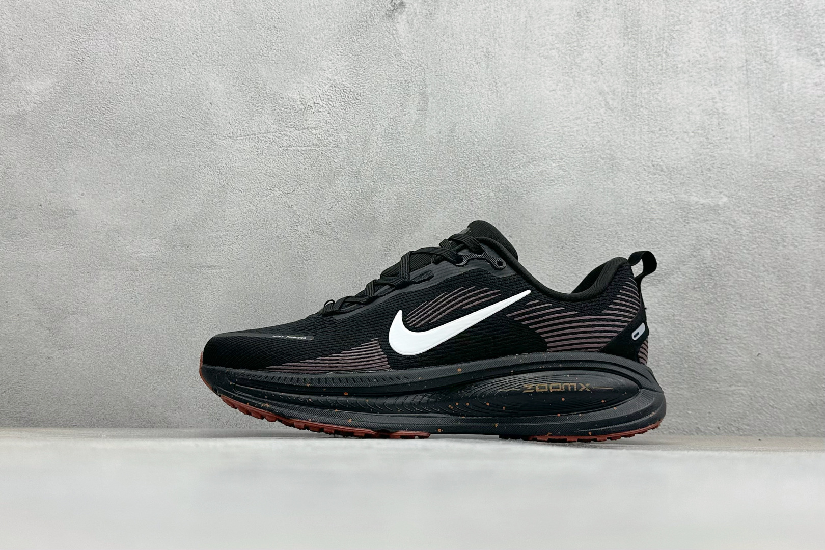 福利特价 Nike VOMERO 18 耐克 舒适减震防滑 低帮跑步鞋全掌ReactX泡绵中底 前掌和后
