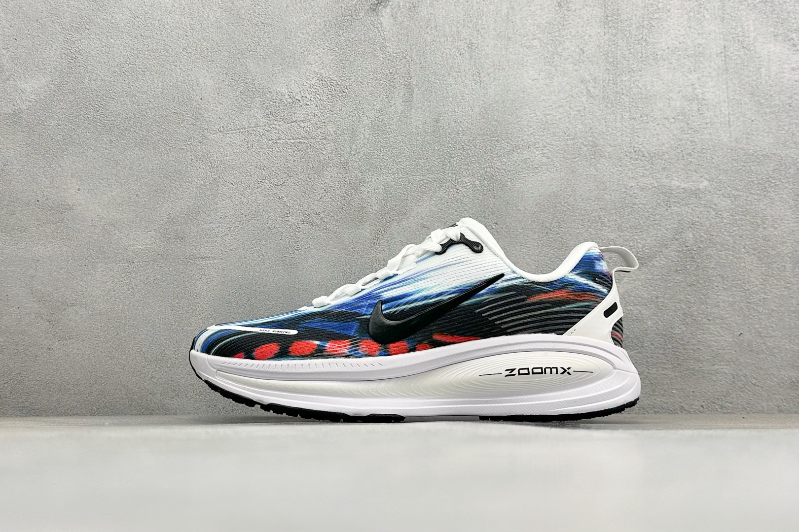 福利特价 Nike VOMERO 18 耐克 舒适减震防滑 低帮跑步鞋全掌ReactX泡绵中底 前掌和后