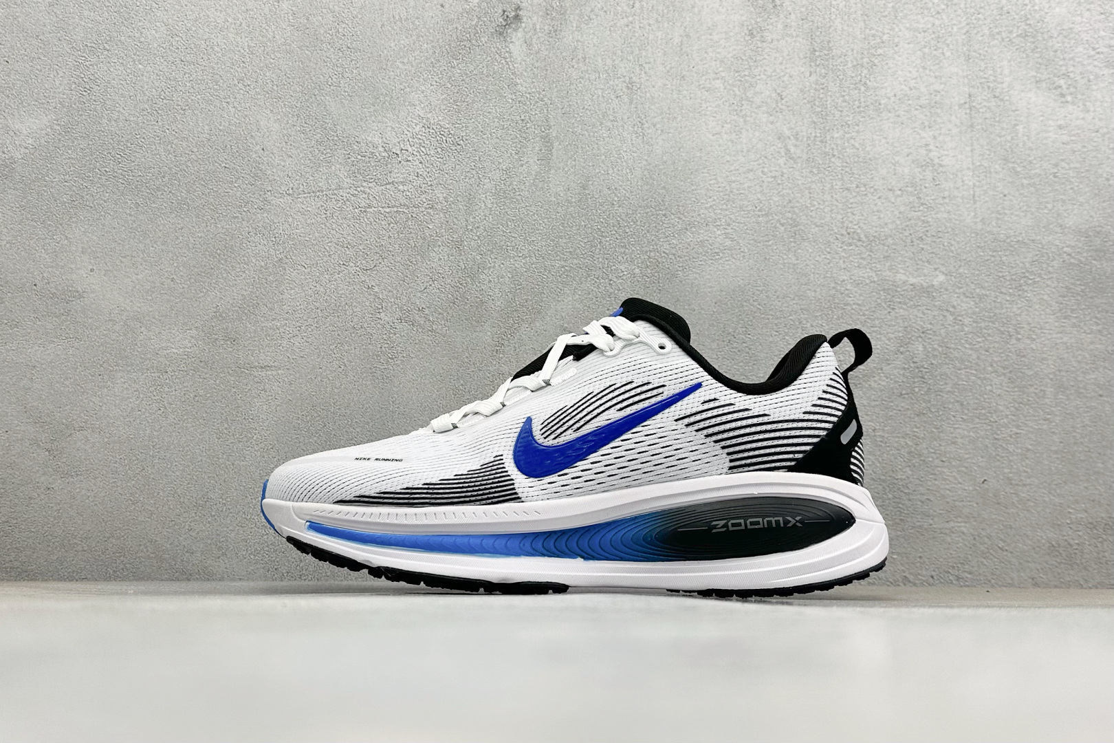 福利特价 Nike VOMERO 18 耐克 舒适减震防滑 低帮跑步鞋全掌ReactX泡绵中底 前掌和后