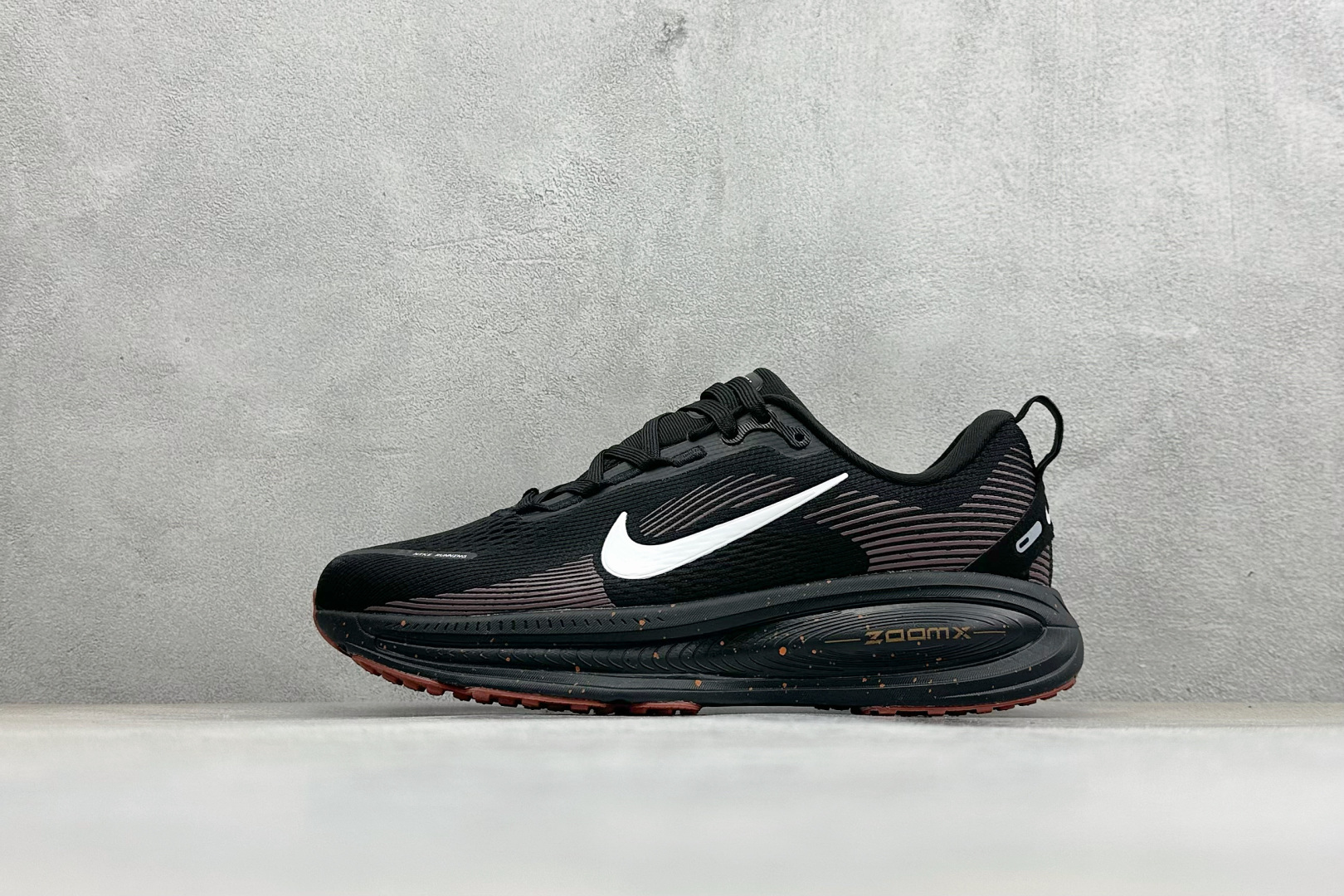 福利特价 Nike VOMERO 18 耐克 舒适减震防滑 低帮跑步鞋全掌ReactX泡绵中底 前掌和后