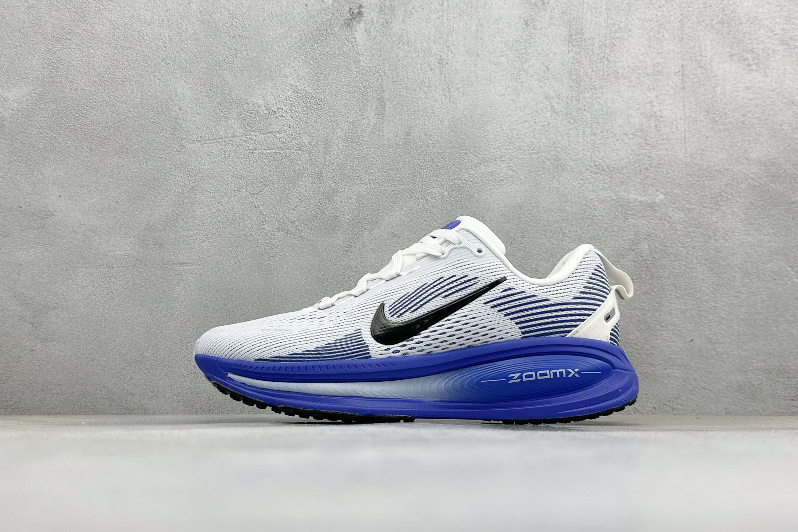 福利特价 Nike VOMERO 18 耐克 舒适减震防滑 低帮跑步鞋全掌ReactX泡绵中底 前掌和后
