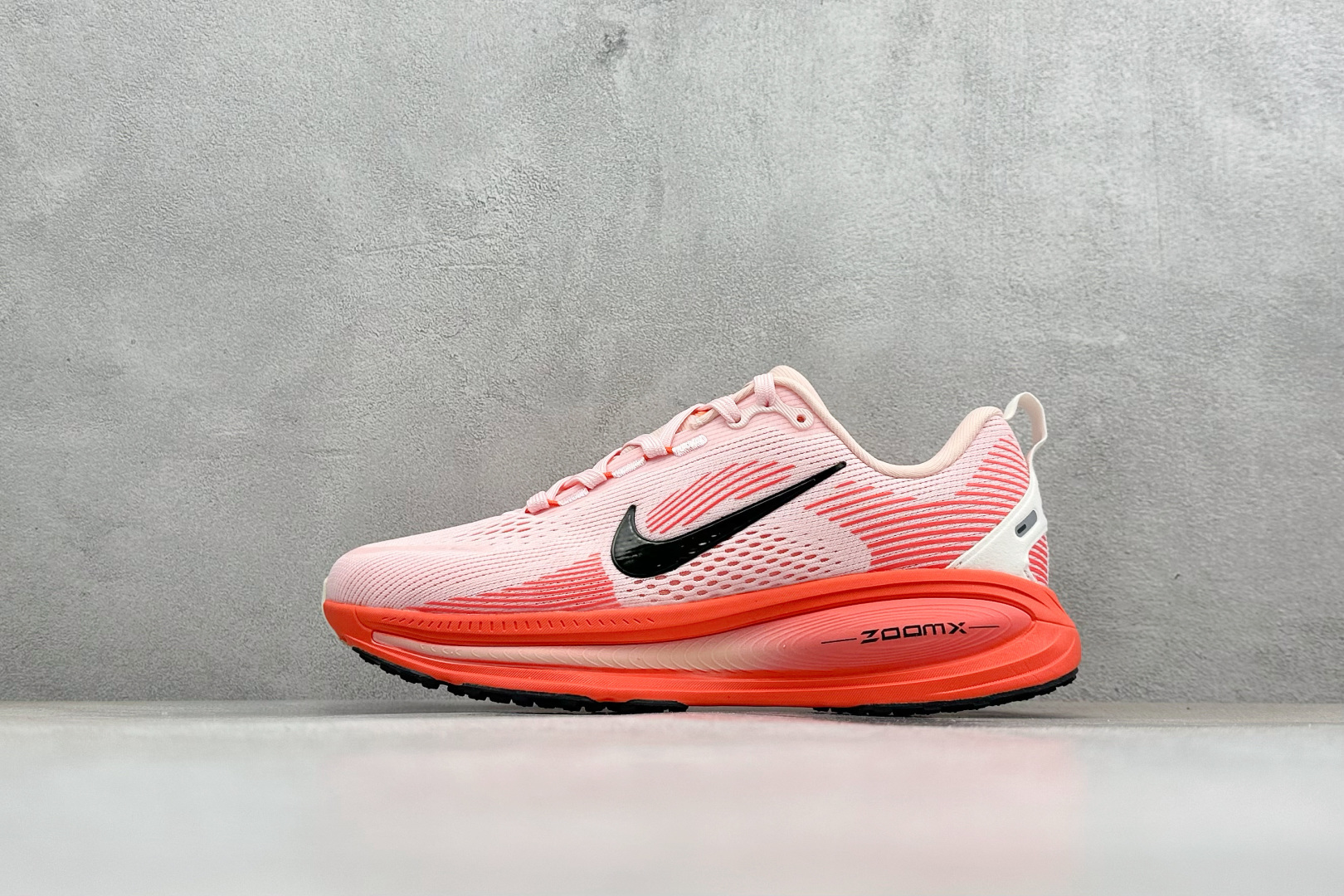 福利特价 Nike VOMERO 18 耐克 舒适减震防滑 低帮跑步鞋全掌ReactX泡绵中底 前掌和后