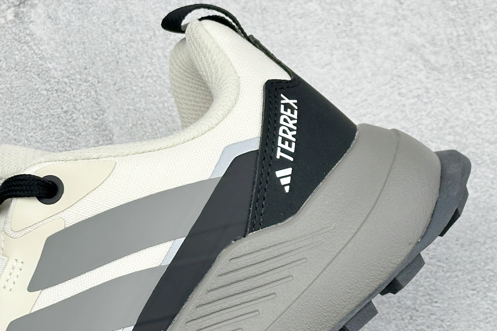 Adidas Terrex Skychaser Ax5 舒适柔软 低帮休闲登山鞋 AQ6725