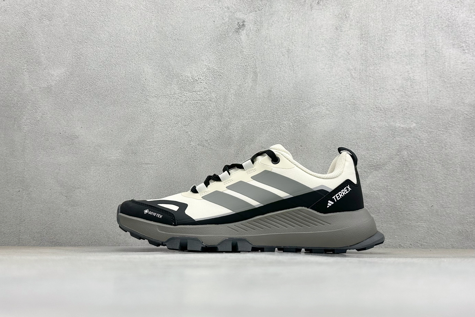 Adidas Terrex Skychaser Ax5 舒适柔软 低帮休闲登山鞋 AQ6725