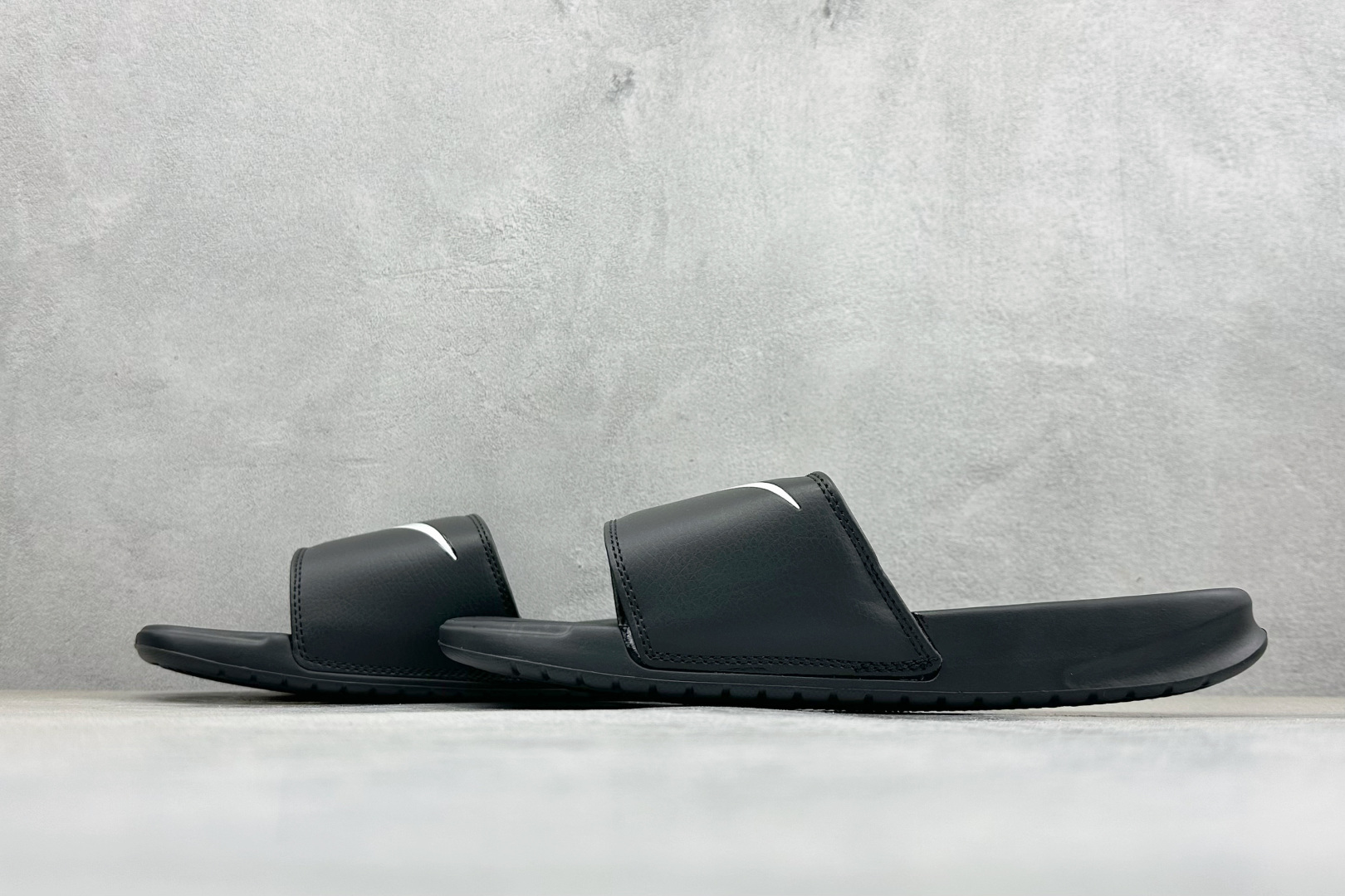 CX版Nike BENASSI SWOOSH 舒适时尚 EVA 防滑防磨减震一字拖鞋 666089-117