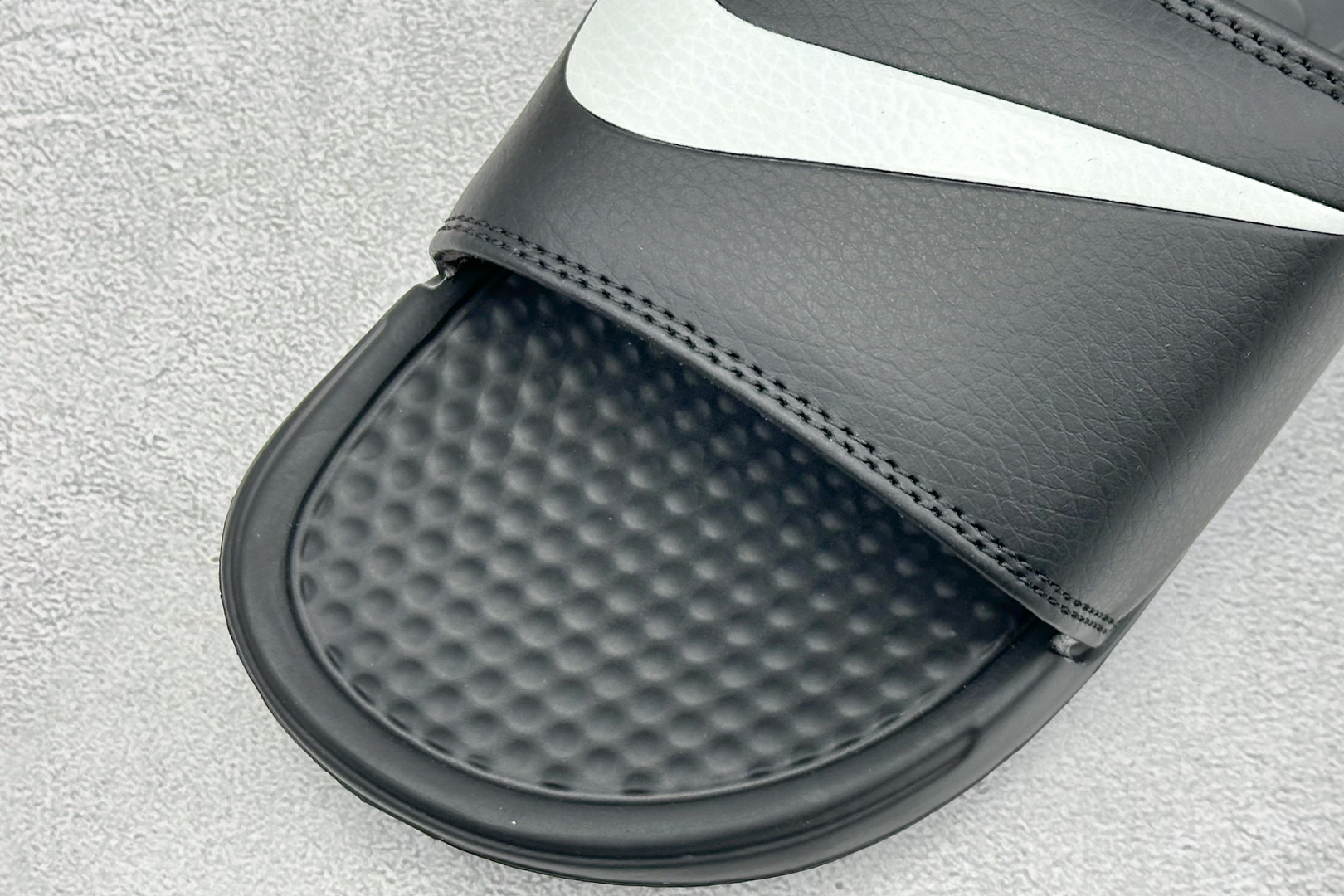 CX版Nike BENASSI SWOOSH 舒适时尚 EVA 防滑防磨减震一字拖鞋 666089-117