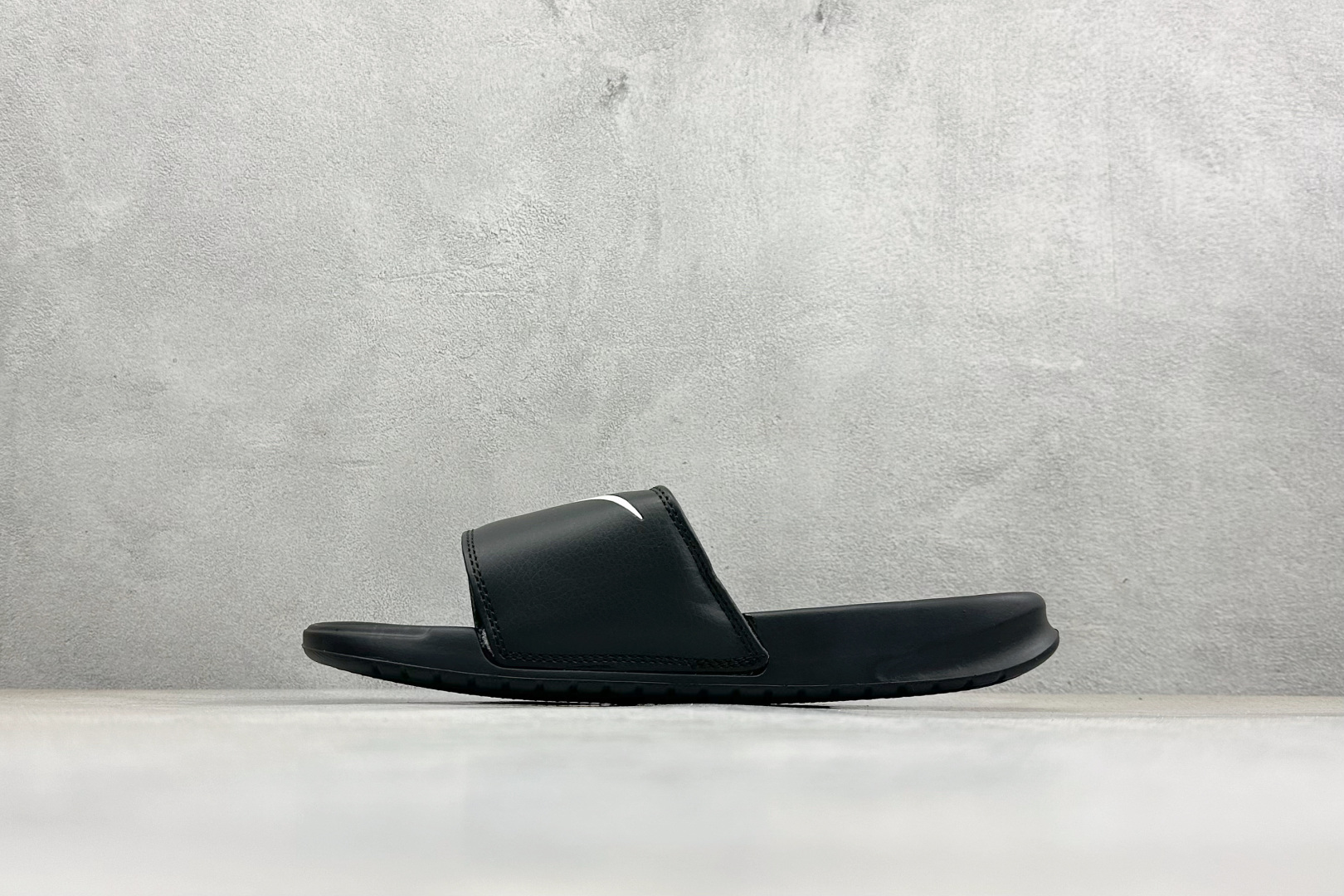CX版Nike BENASSI SWOOSH 舒适时尚 EVA 防滑防磨减震一字拖鞋 666089-117