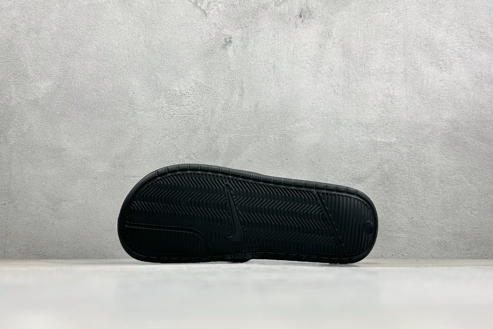 CX版Nike BENASSI SWOOSH 舒适时尚 EVA 防滑防磨减震一字拖鞋 666089-117