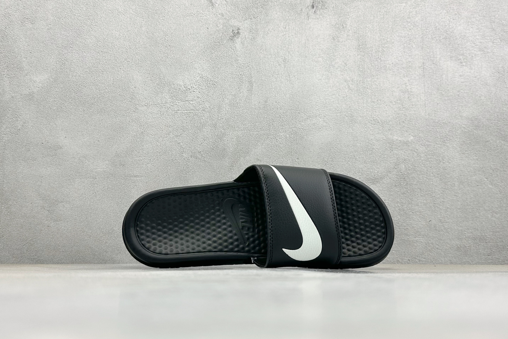 CX版Nike BENASSI SWOOSH 舒适时尚 EVA 防滑防磨减震一字拖鞋 666089-117