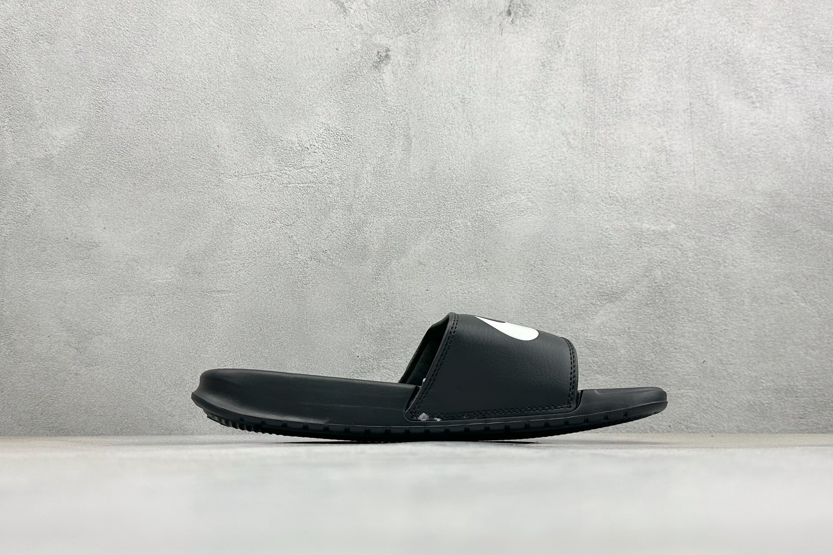 CX版Nike BENASSI SWOOSH 舒适时尚 EVA 防滑防磨减震一字拖鞋 666089-117