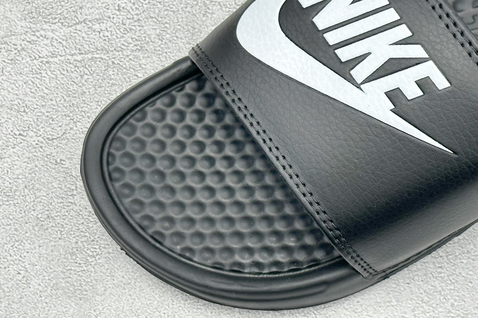 CX版Nike BENASSI SWOOSH 舒适时尚 EVA 防滑防磨减震一字拖鞋 666089-118
