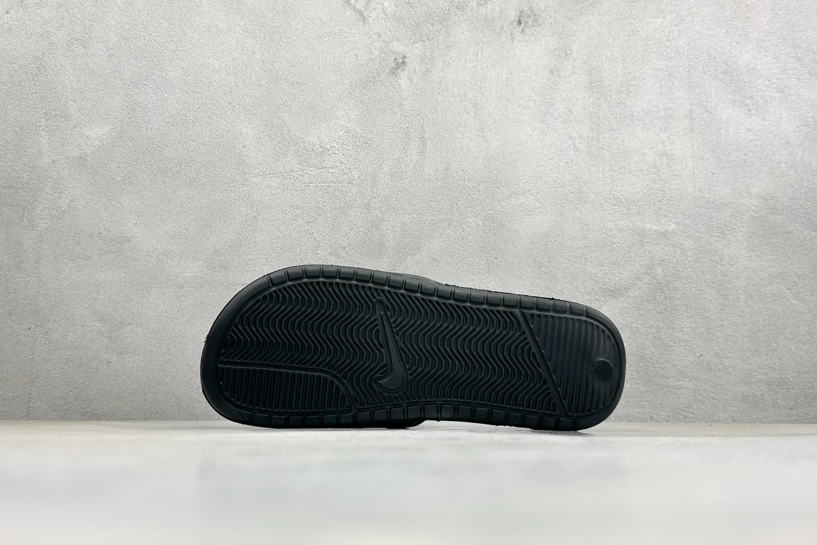CX版Nike BENASSI SWOOSH 舒适时尚 EVA 防滑防磨减震一字拖鞋 666089-118