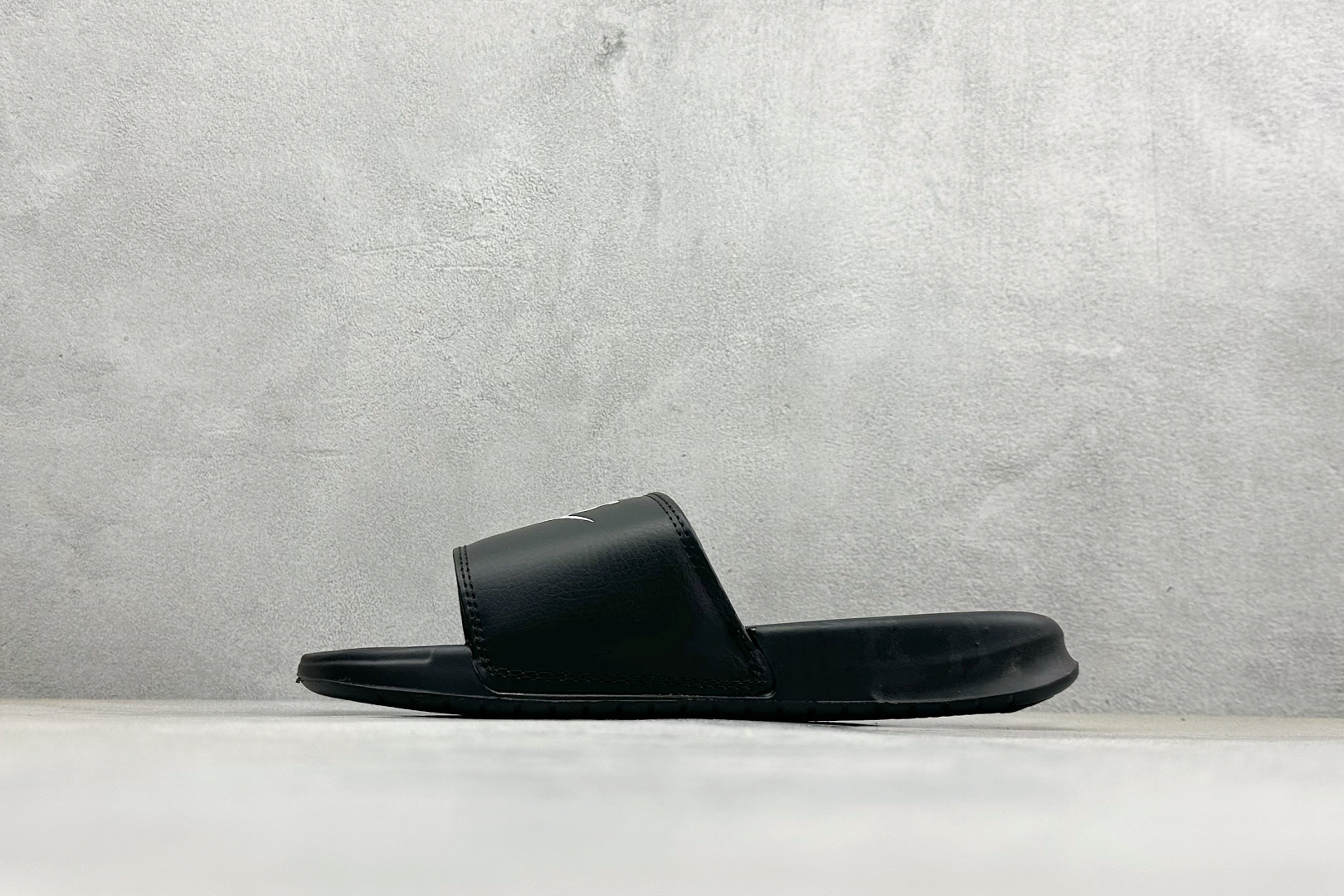 CX版Nike BENASSI SWOOSH 舒适时尚 EVA 防滑防磨减震一字拖鞋 666089-118