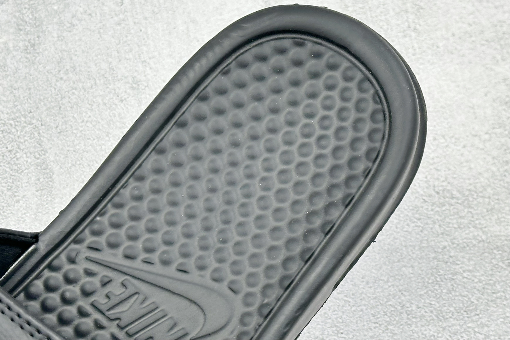 CX版Nike BENASSI SWOOSH 舒适时尚 EVA 防滑防磨减震一字拖鞋 666089-118