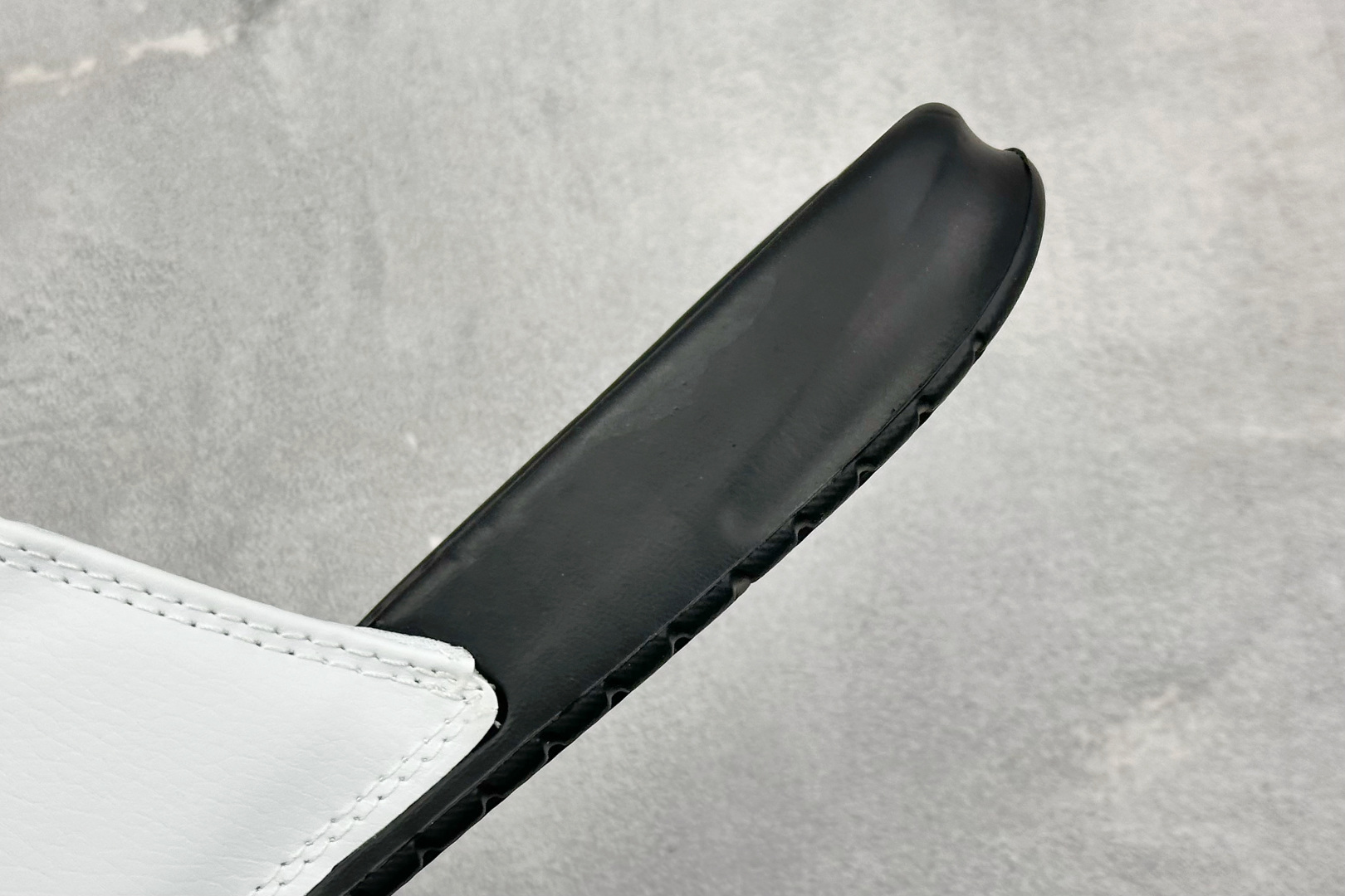 CX版Nike BENASSI SWOOSH 舒适时尚 EVA 防滑防磨减震一字拖鞋 666089-111