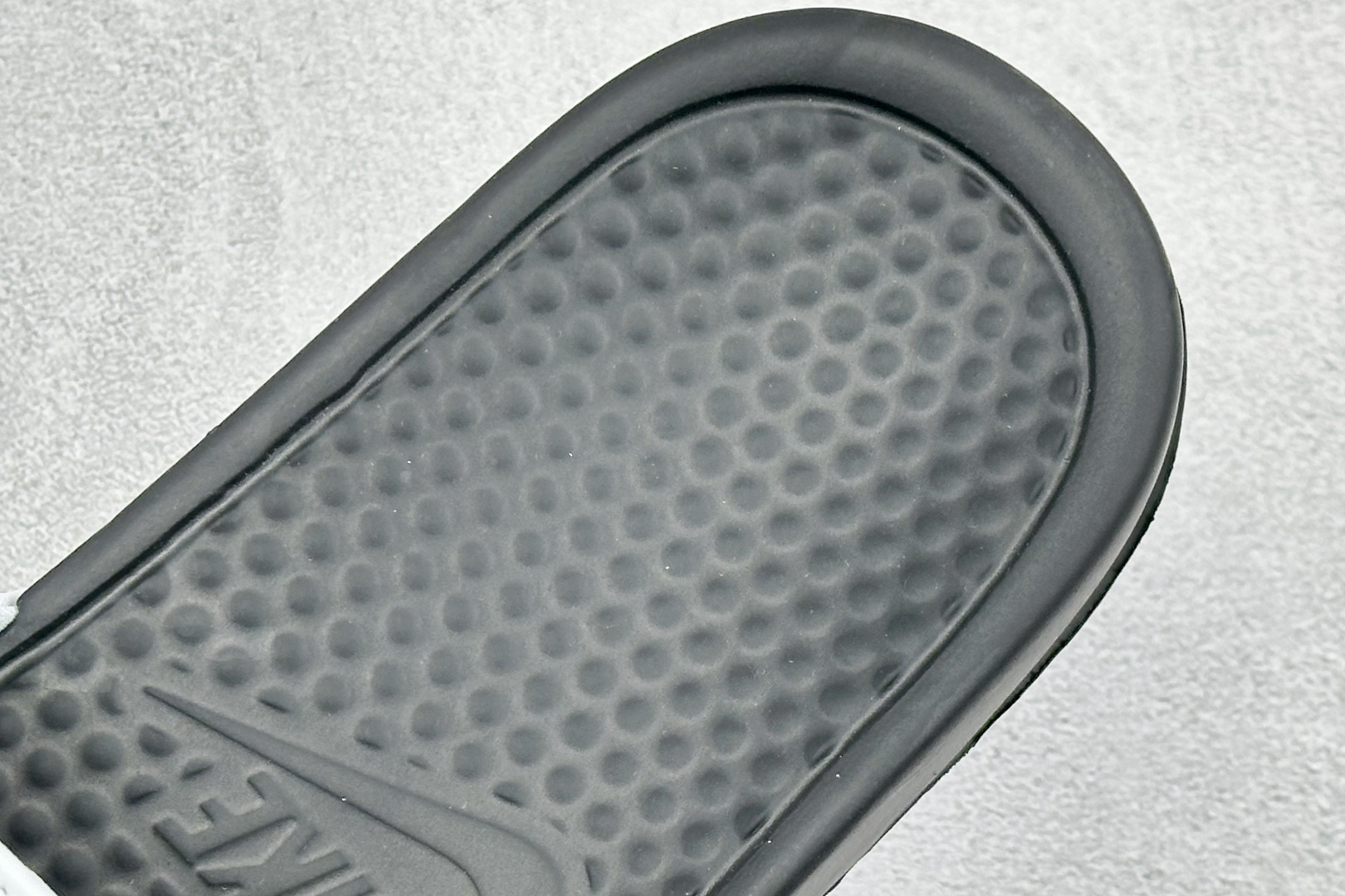 CX版Nike BENASSI SWOOSH 舒适时尚 EVA 防滑防磨减震一字拖鞋 666089-111