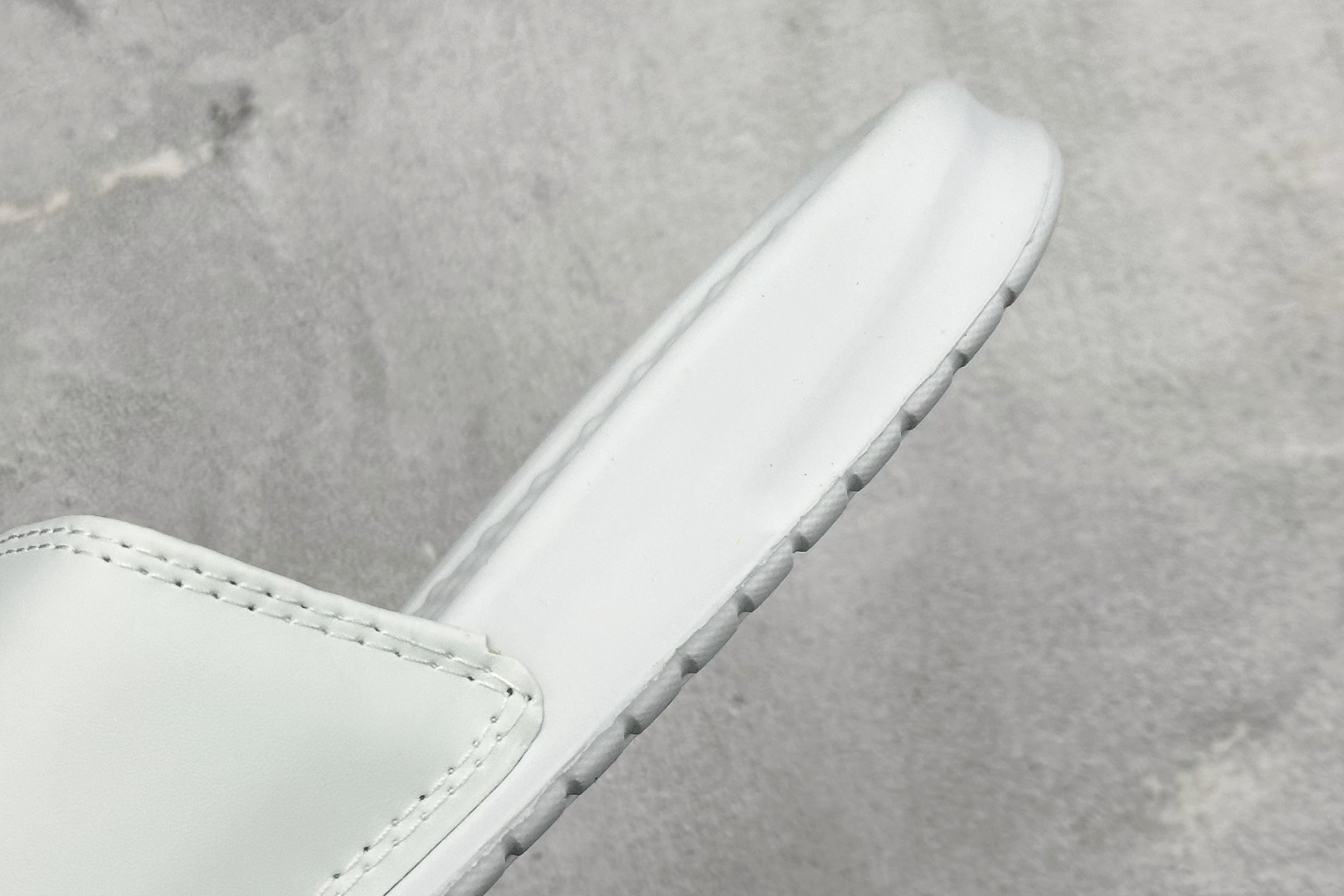 CX版Nike BENASSI SWOOSH 舒适时尚 EVA 防滑防磨减震一字拖鞋 666089-119