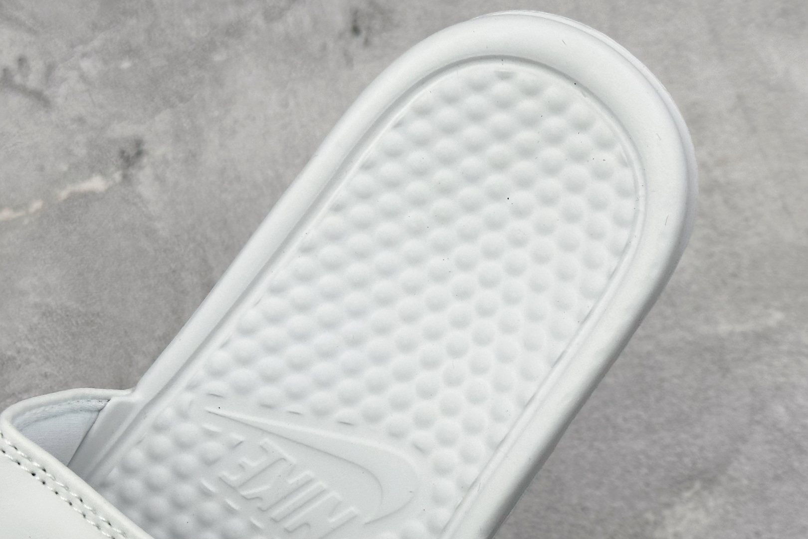 CX版Nike BENASSI SWOOSH 舒适时尚 EVA 防滑防磨减震一字拖鞋 666089-119