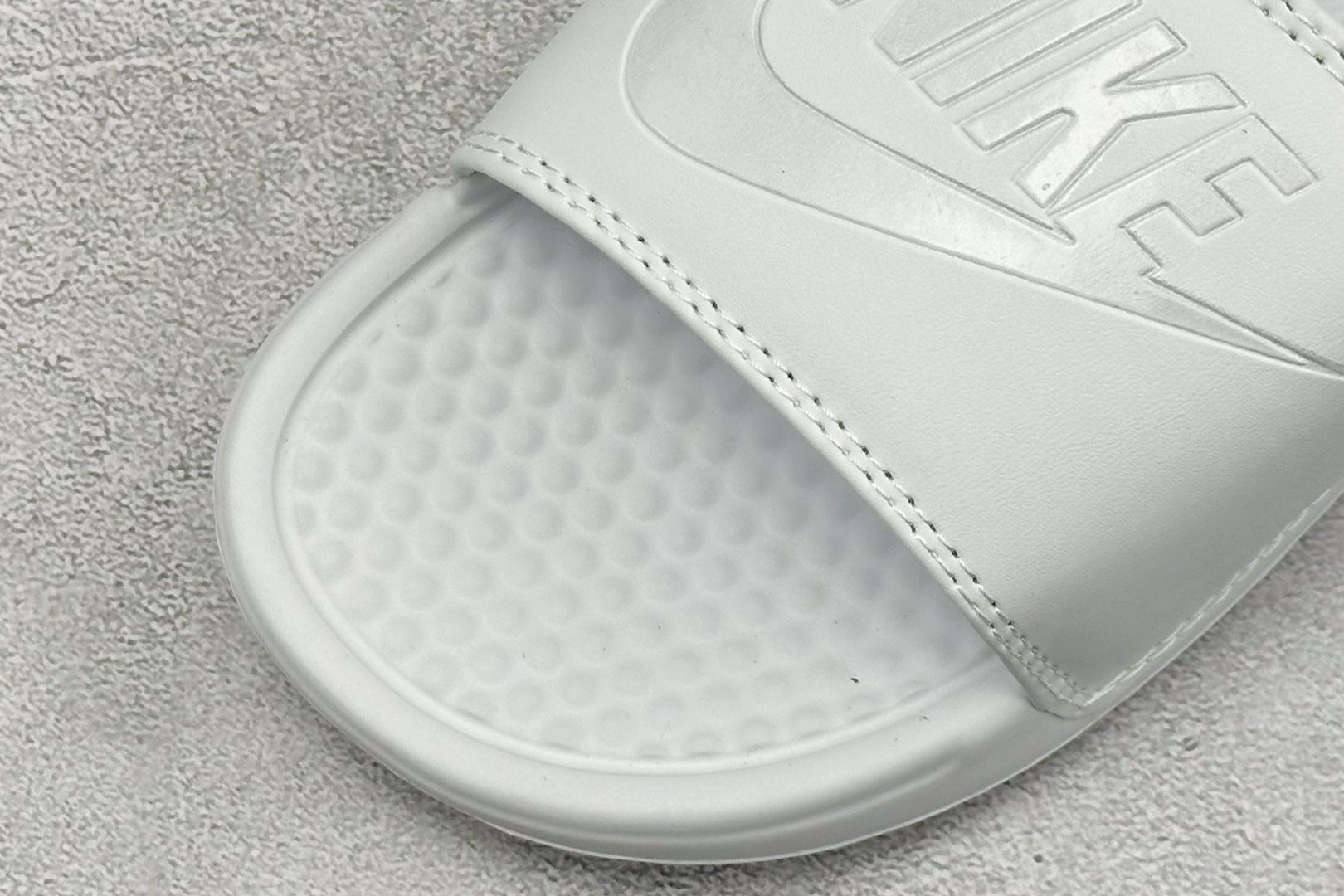 CX版Nike BENASSI SWOOSH 舒适时尚 EVA 防滑防磨减震一字拖鞋 666089-119