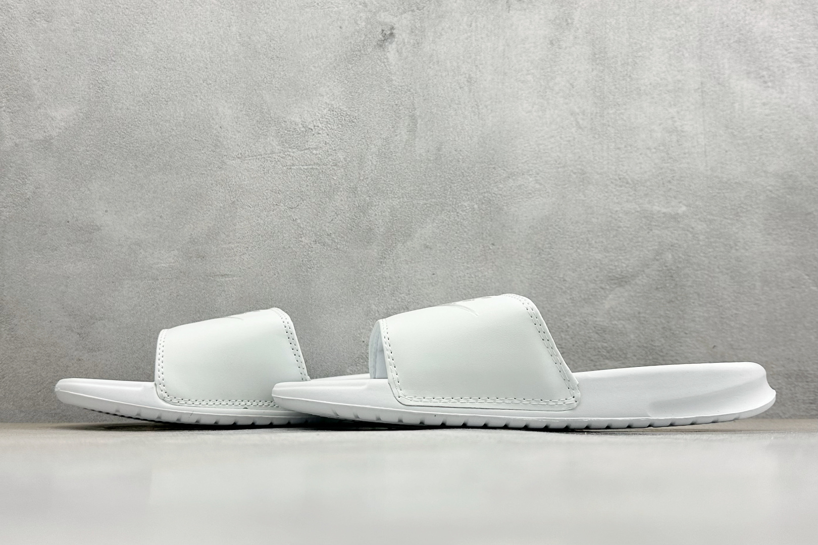CX版Nike BENASSI SWOOSH 舒适时尚 EVA 防滑防磨减震一字拖鞋 666089-119
