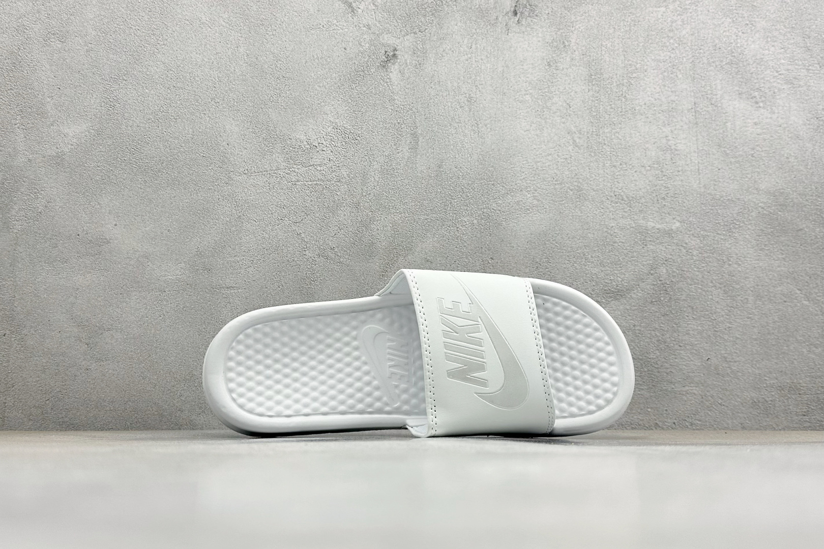 CX版Nike BENASSI SWOOSH 舒适时尚 EVA 防滑防磨减震一字拖鞋 666089-119