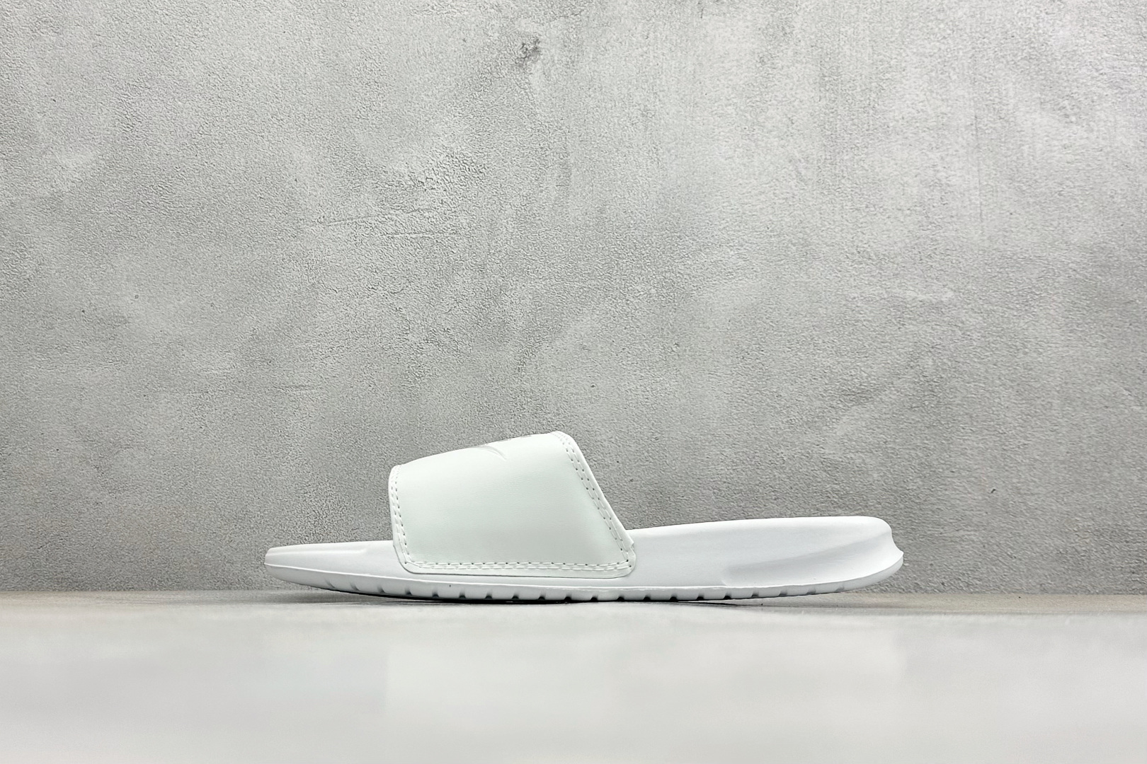 CX版Nike BENASSI SWOOSH 舒适时尚 EVA 防滑防磨减震一字拖鞋 666089-119