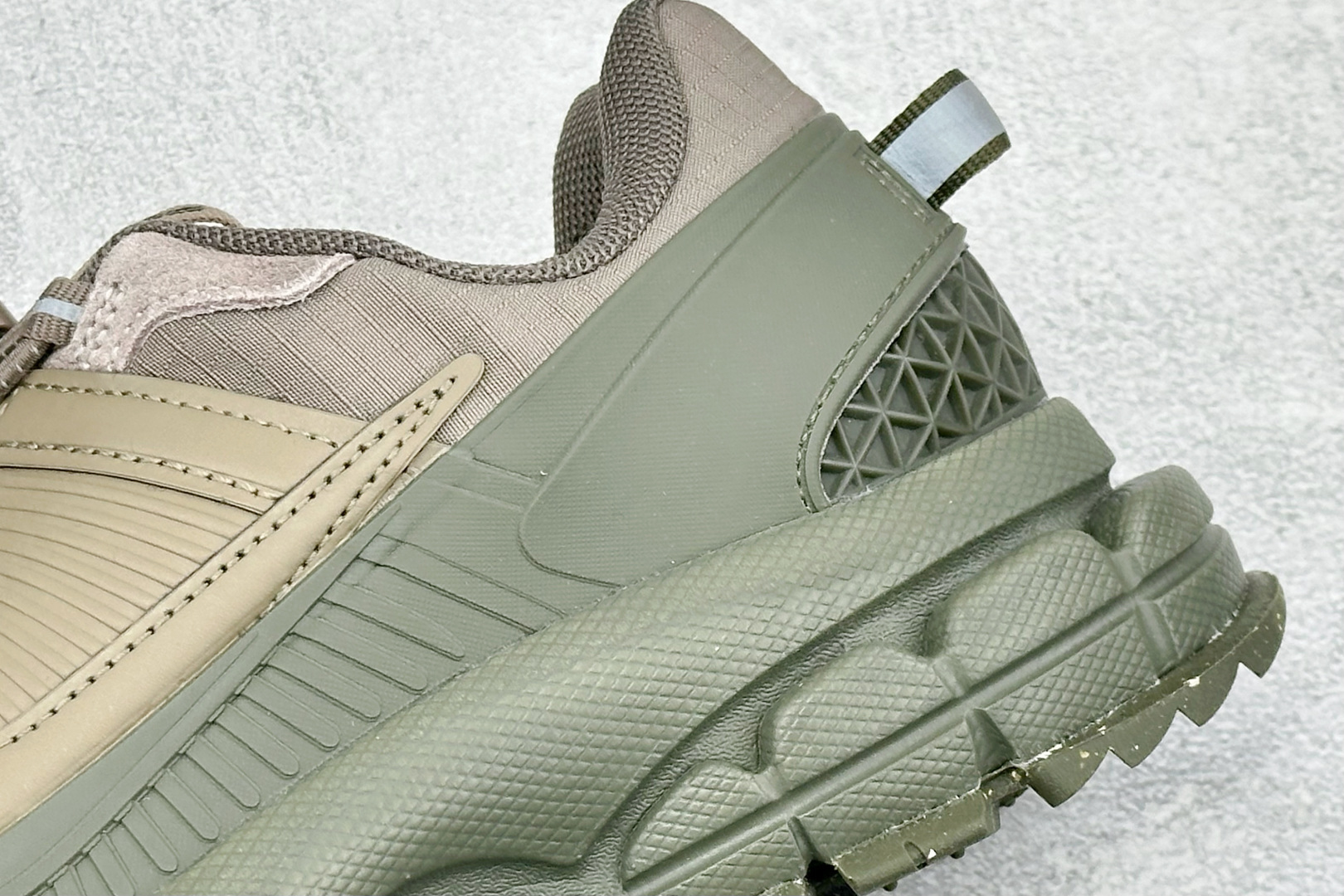 HY版Nike Zoom Vomero Roam 耐克 复古休闲运动慢跑鞋 FV2295-201 HY版Nike Zoom Vomero Roam 耐克 复古休闲运动慢跑鞋 FV2295-201