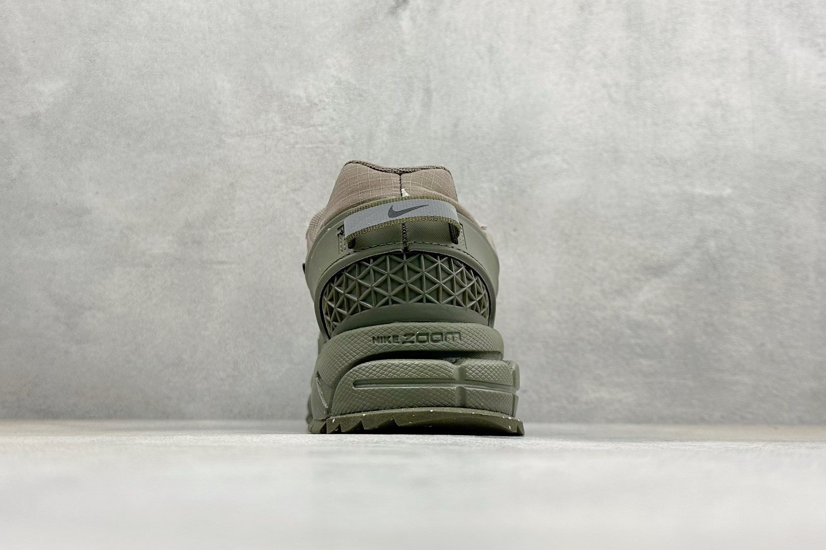 HY版Nike Zoom Vomero Roam 耐克 复古休闲运动慢跑鞋 FV2295-201 HY版Nike Zoom Vomero Roam 耐克 复古休闲运动慢跑鞋 FV2295-201