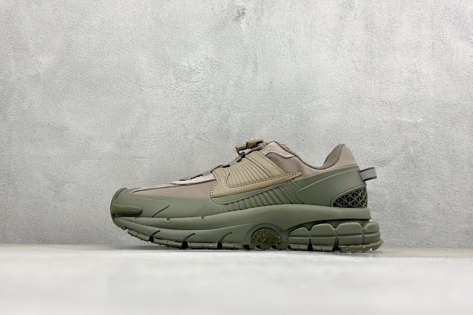 HY版Nike Zoom Vomero Roam 耐克 复古休闲运动慢跑鞋 FV2295-201 HY版Nike Zoom Vomero Roam 耐克 复古休闲运动慢跑鞋 FV2295-201