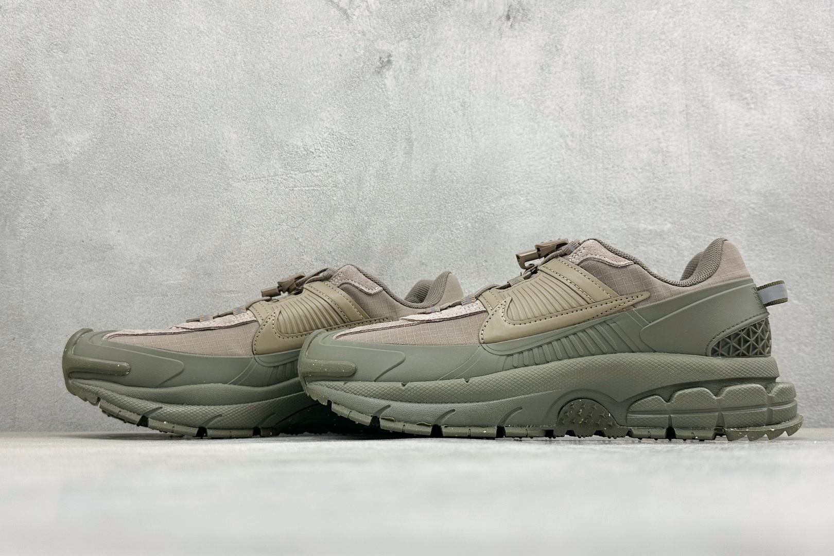 HY版Nike Zoom Vomero Roam 耐克 复古休闲运动慢跑鞋 FV2295-201 HY版Nike Zoom Vomero Roam 耐克 复古休闲运动慢跑鞋 FV2295-201