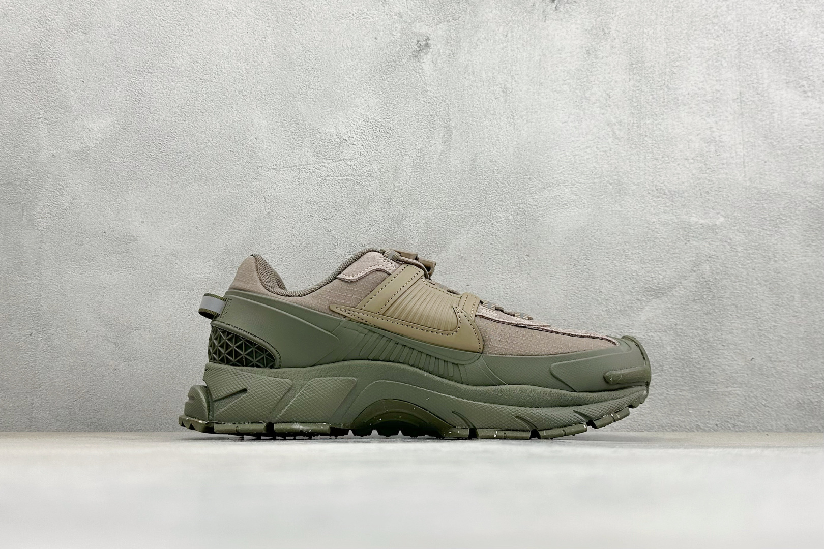 HY版Nike Zoom Vomero Roam 耐克 复古休闲运动慢跑鞋 FV2295-201 HY版Nike Zoom Vomero Roam 耐克 复古休闲运动慢跑鞋 FV2295-201