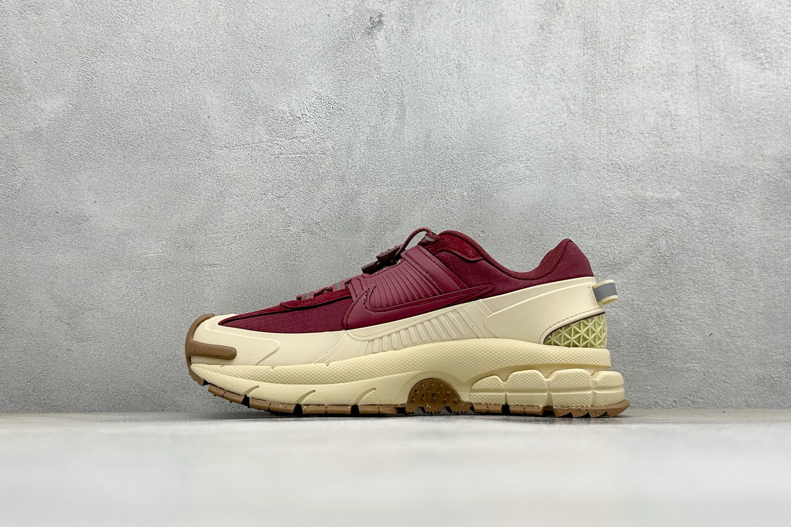 HY版Nike Zoom Vomero Roam 耐克 复古休闲运动慢跑鞋 HQ2181-700