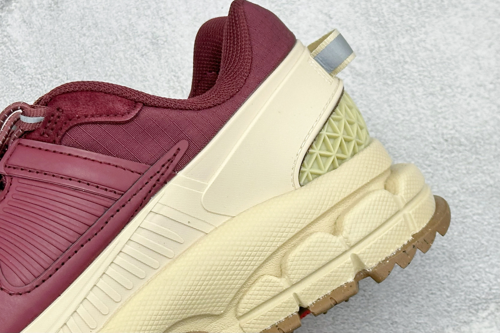 HY版Nike Zoom Vomero Roam 耐克 复古休闲运动慢跑鞋 HQ2181-700