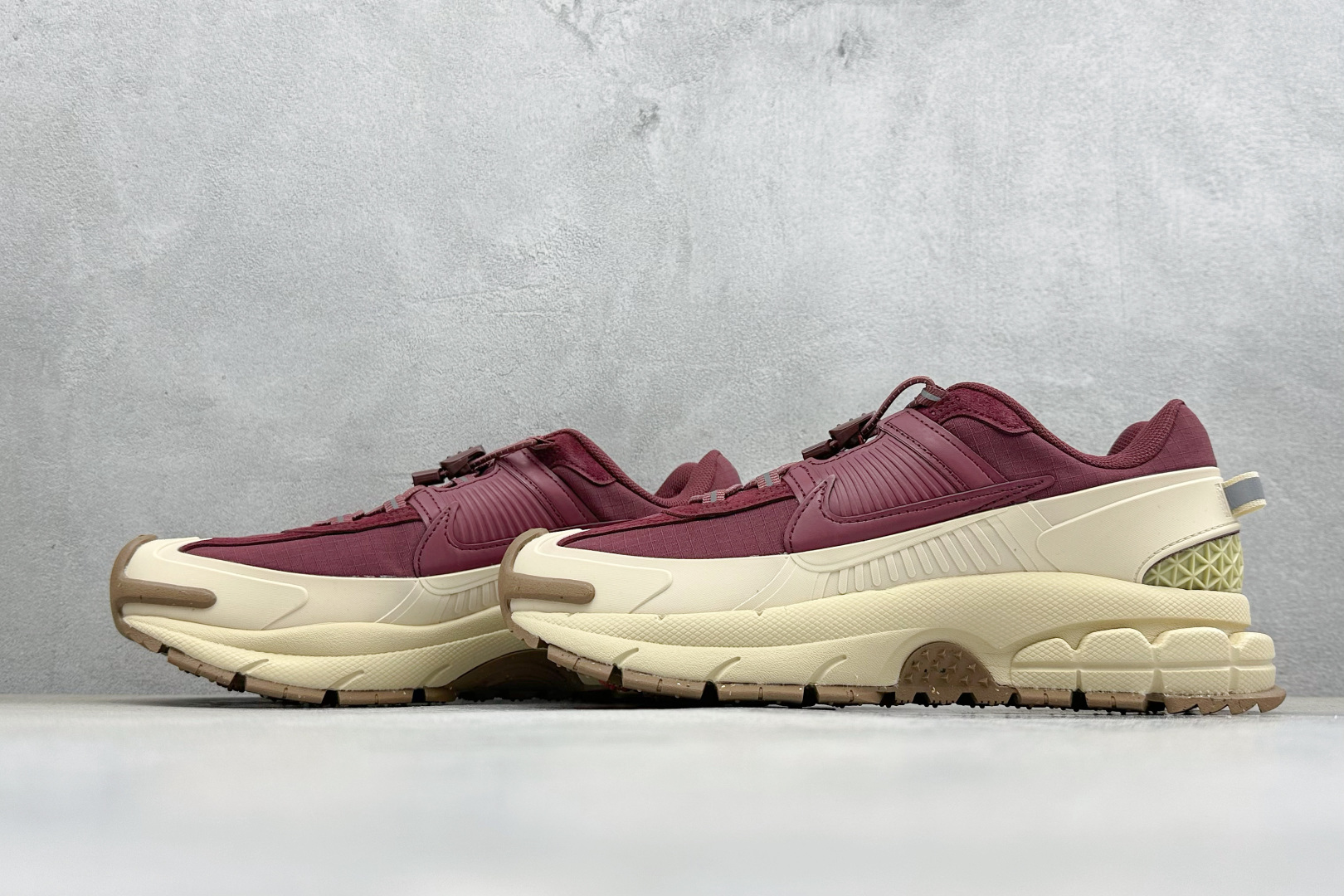 HY版Nike Zoom Vomero Roam 耐克 复古休闲运动慢跑鞋 HQ2181-700