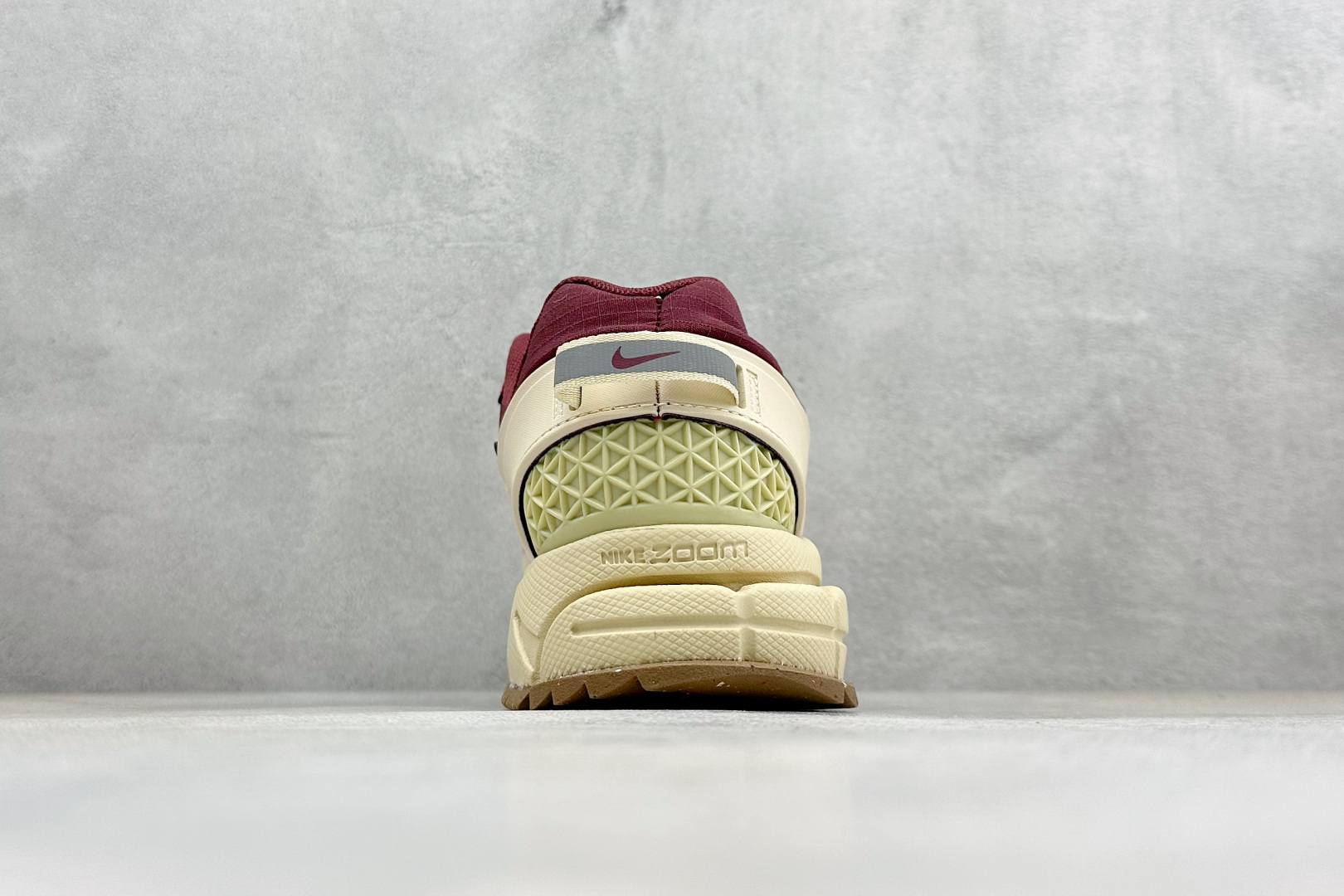 HY版Nike Zoom Vomero Roam 耐克 复古休闲运动慢跑鞋 HQ2181-700