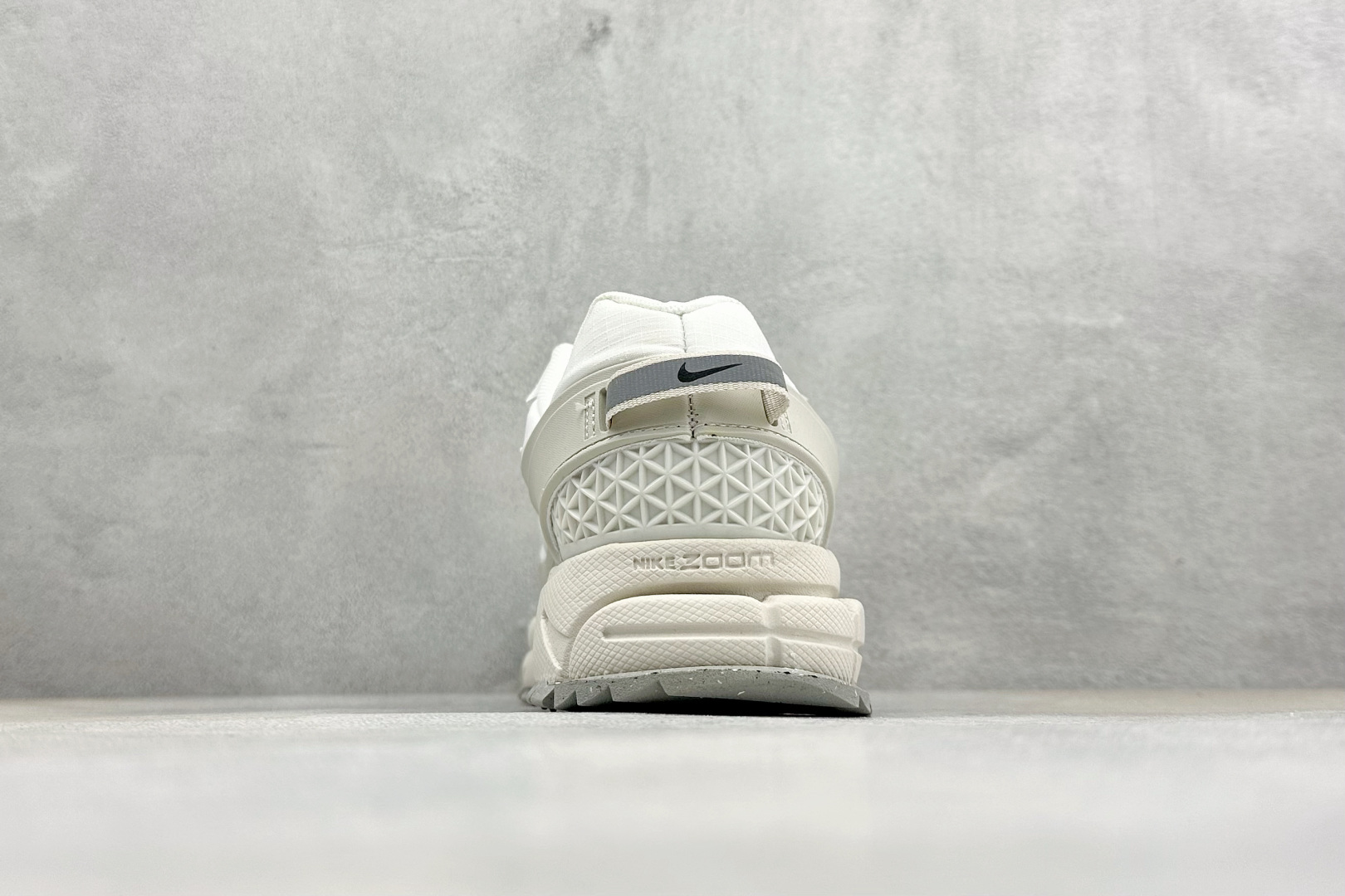 HY版Nike Zoom Vomero Roam 耐克 复古休闲运动慢跑鞋 HV6410-100 HY版Nike Zoom Vomero Roam 耐克 复古休闲运动慢跑鞋 HV6410-100