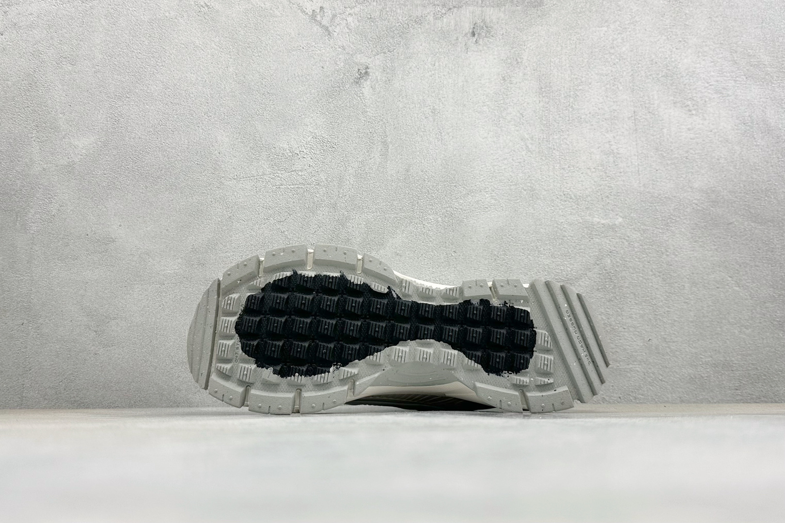 HY版Nike Zoom Vomero Roam 耐克 复古休闲运动慢跑鞋 HV6410-100 HY版Nike Zoom Vomero Roam 耐克 复古休闲运动慢跑鞋 HV6410-100