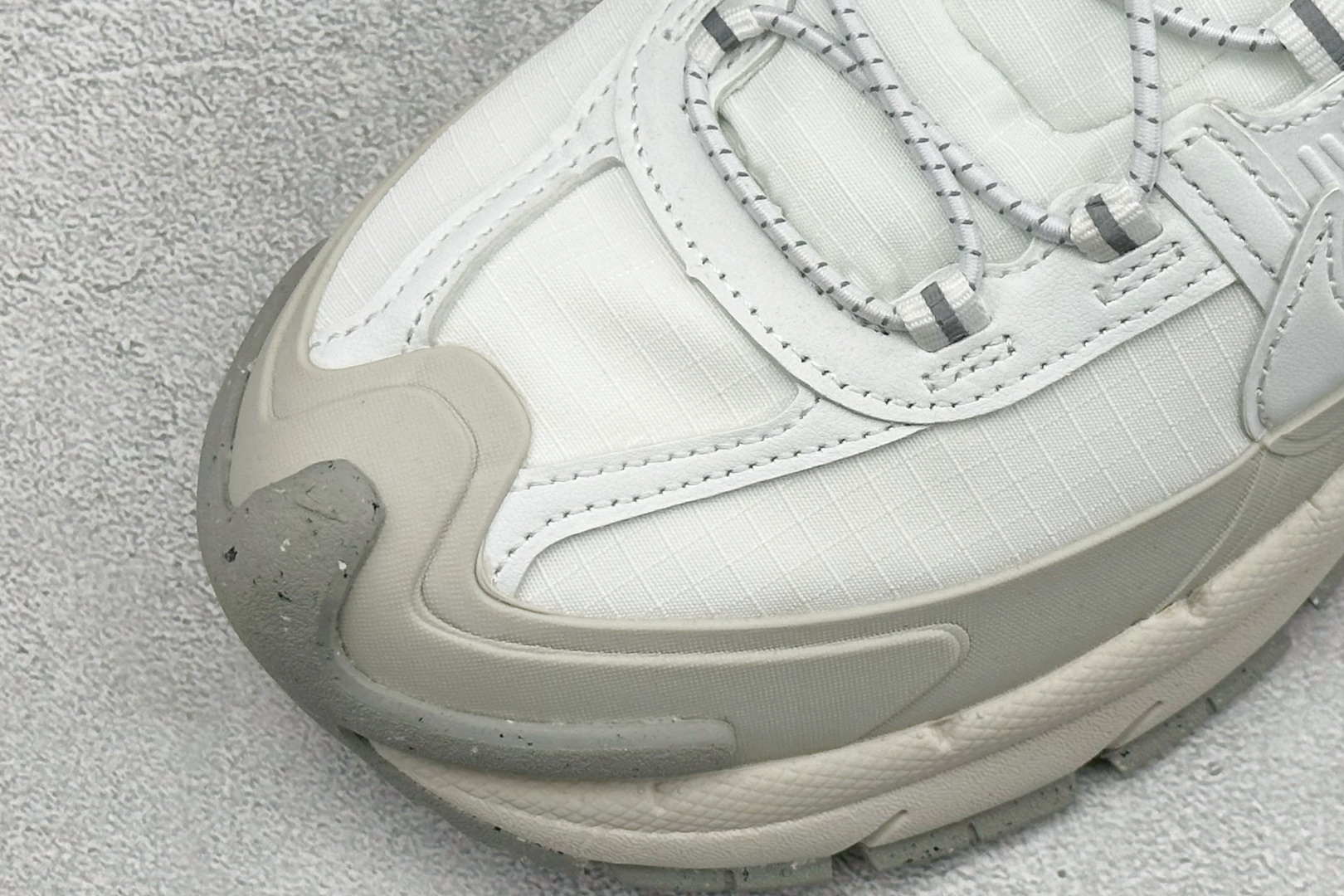 HY版Nike Zoom Vomero Roam 耐克 复古休闲运动慢跑鞋 HV6410-100 HY版Nike Zoom Vomero Roam 耐克 复古休闲运动慢跑鞋 HV6410-100