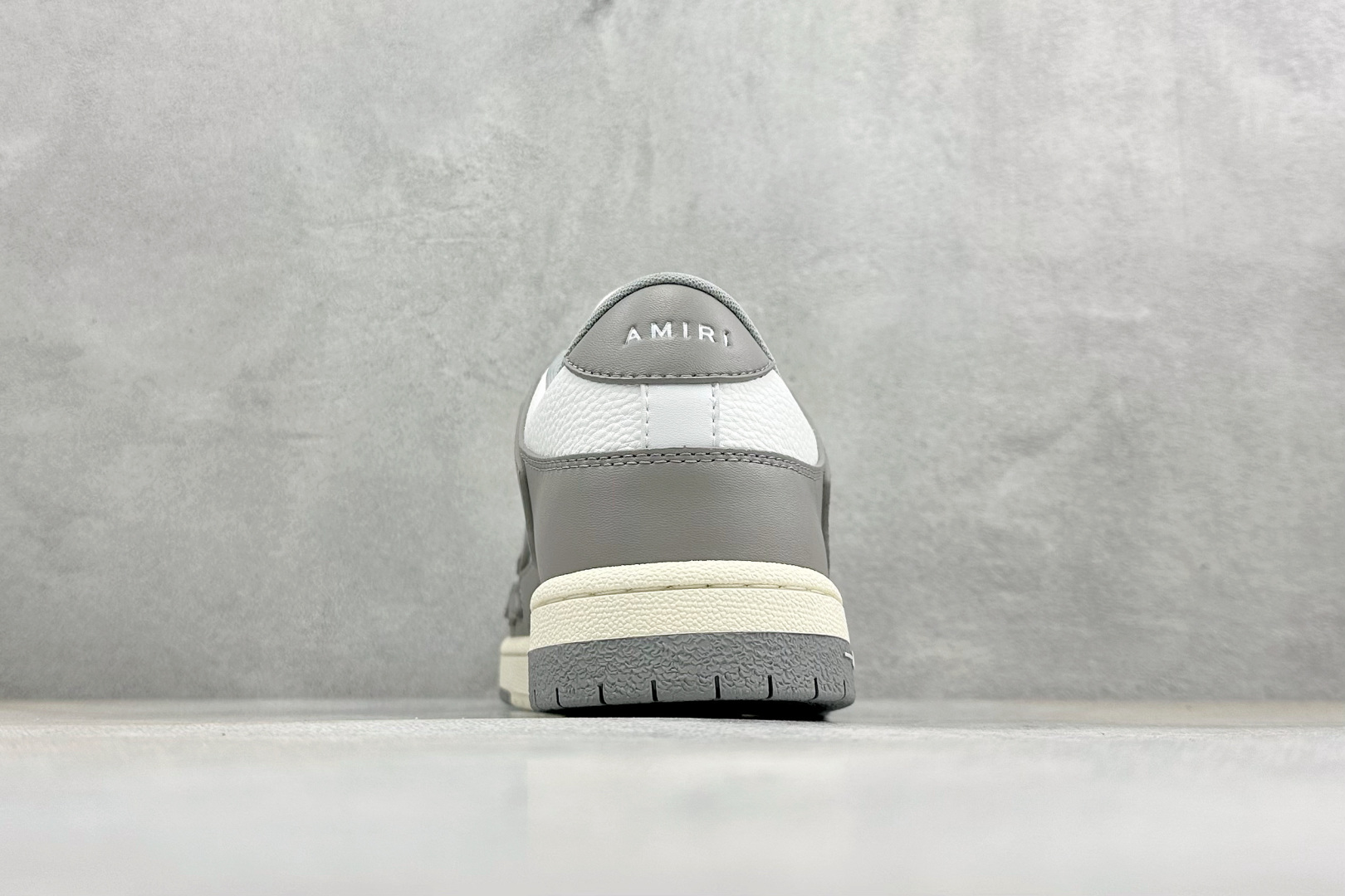 顶级代购版本AMIRI Skel Low Sneakers 洛杉矶街头之王 高奢·埃米尔 骨骼板鞋 MFS003-043 顶级代购版本AMIRI Skel Low Sneakers 洛杉矶街头之王 高奢·埃米尔 骨骼板鞋 MFS003-043