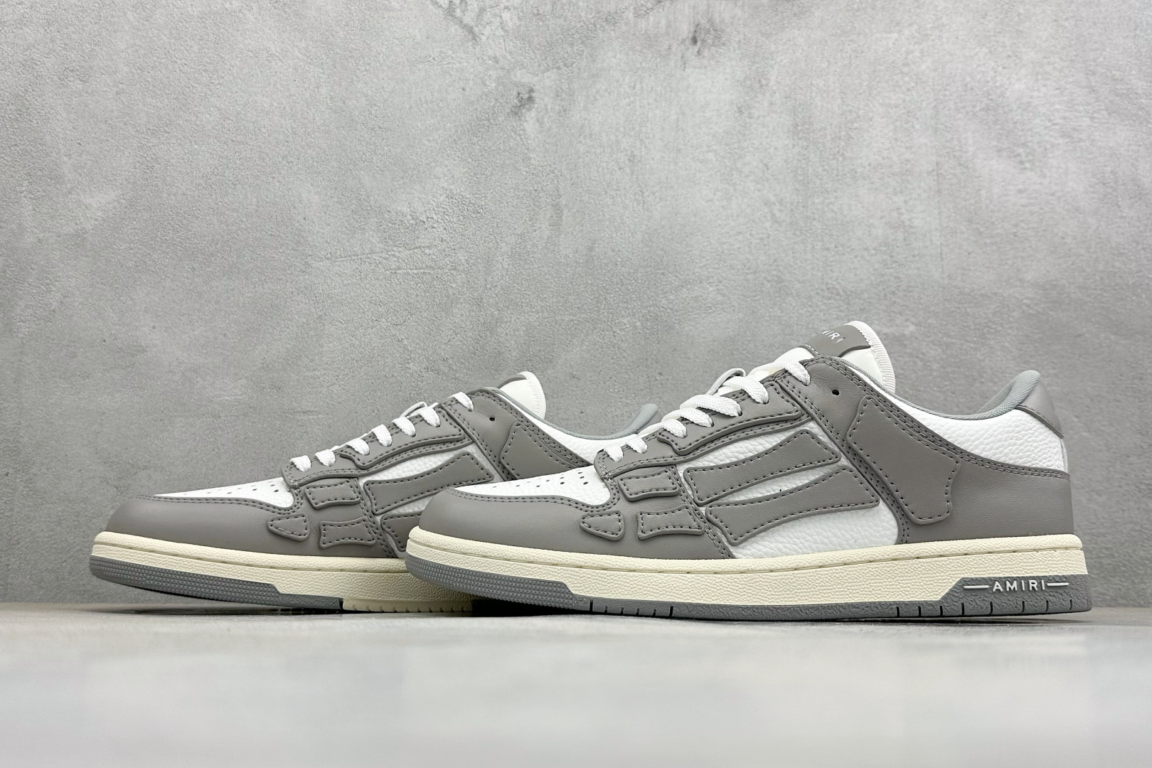 顶级代购版本AMIRI Skel Low Sneakers 洛杉矶街头之王 高奢·埃米尔 骨骼板鞋 MFS003-043 顶级代购版本AMIRI Skel Low Sneakers 洛杉矶街头之王 高奢·埃米尔 骨骼板鞋 MFS003-043