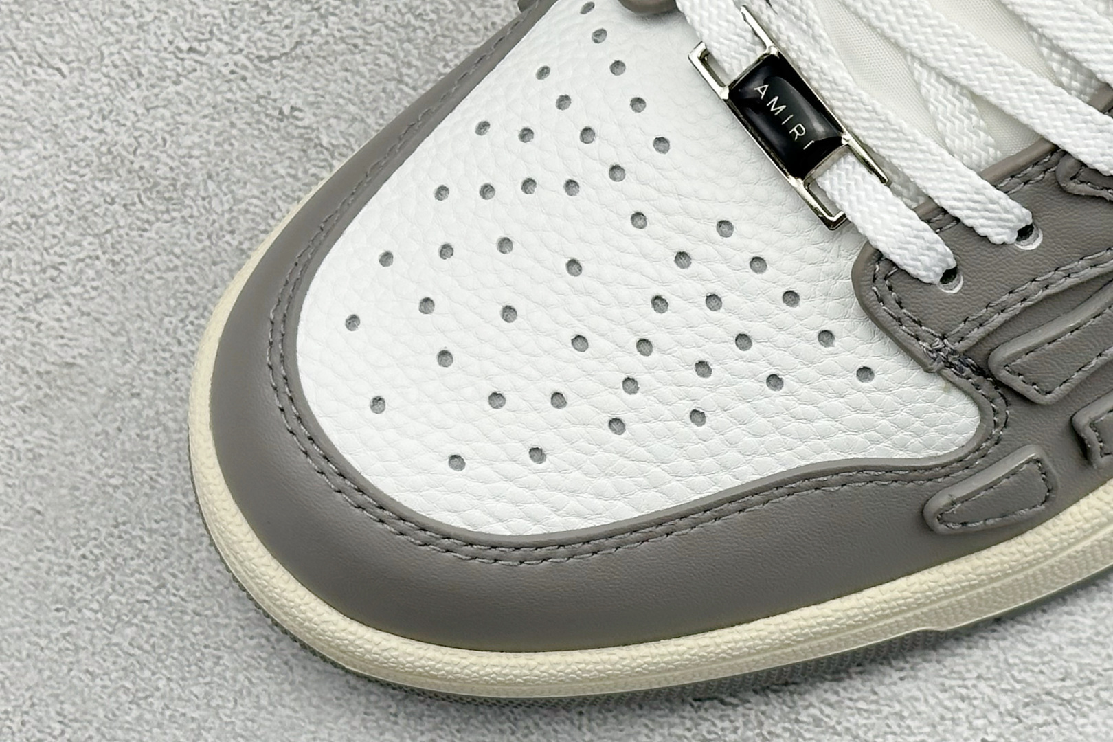 顶级代购版本AMIRI Skel Low Sneakers 洛杉矶街头之王 高奢·埃米尔 骨骼板鞋 MFS003-043 顶级代购版本AMIRI Skel Low Sneakers 洛杉矶街头之王 高奢·埃米尔 骨骼板鞋 MFS003-043