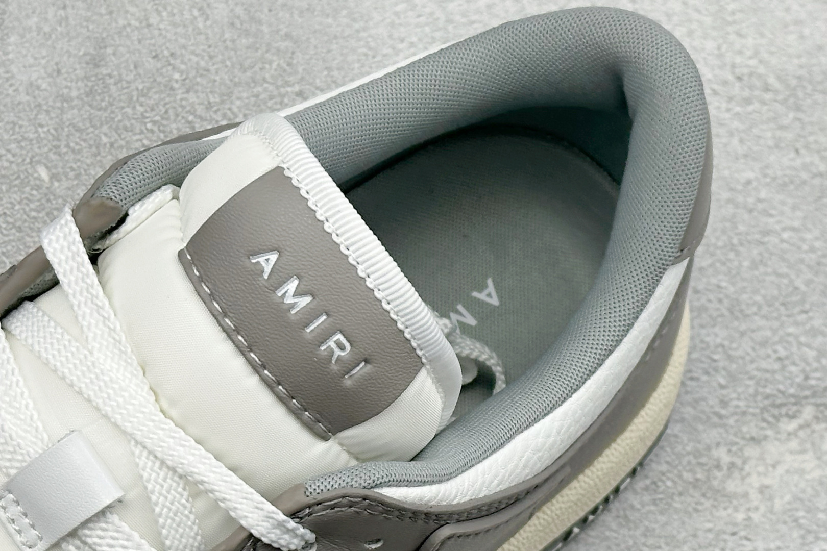 顶级代购版本AMIRI Skel Low Sneakers 洛杉矶街头之王 高奢·埃米尔 骨骼板鞋 MFS003-043 顶级代购版本AMIRI Skel Low Sneakers 洛杉矶街头之王 高奢·埃米尔 骨骼板鞋 MFS003-043